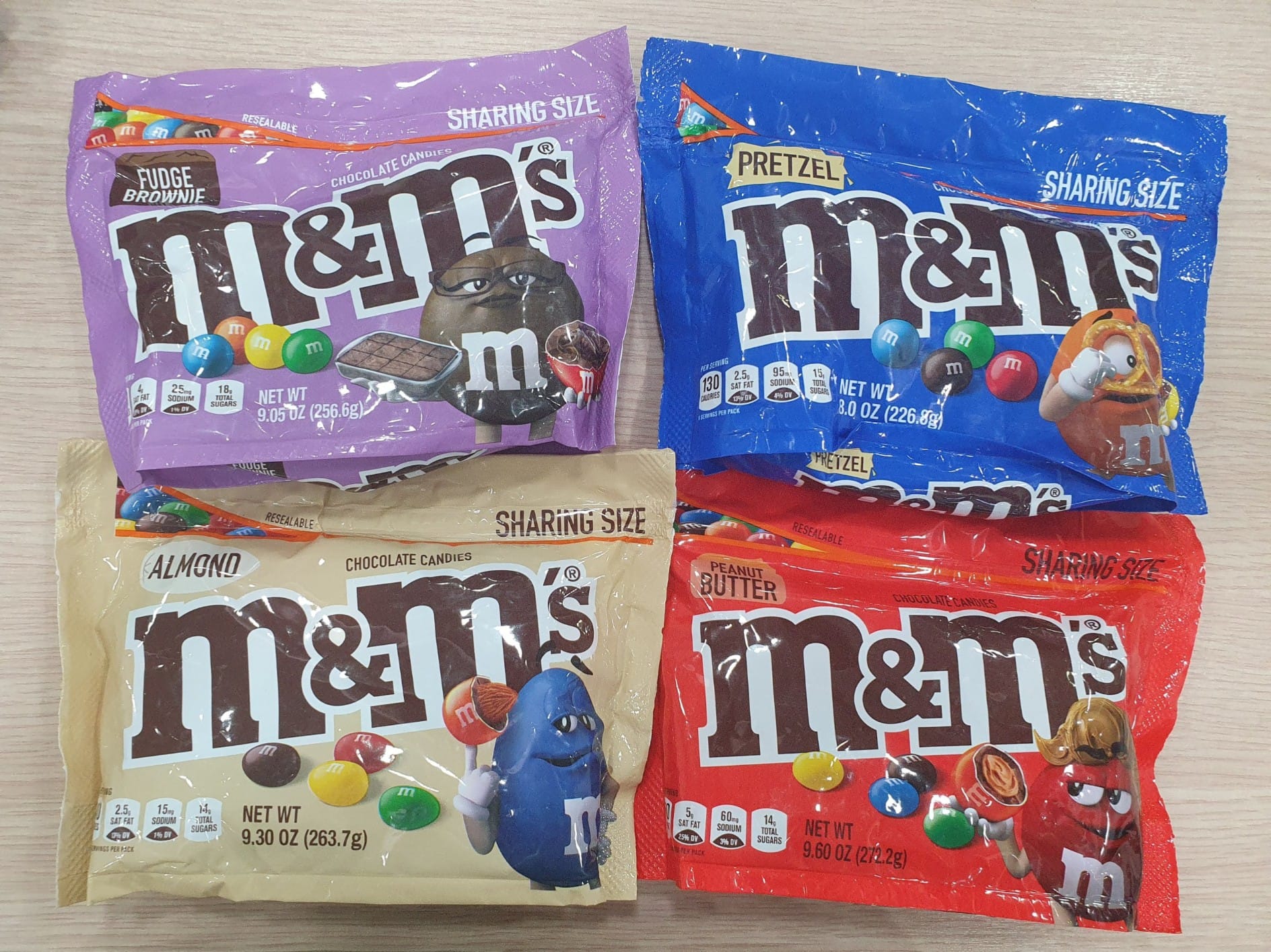 Socola M&M mini ống , M&M sharing size các loại. Sô cô la M&M bọc bơ đậu phộng, hạnh nhân, bánh Brownie, bánh quy xoắn Sharing size