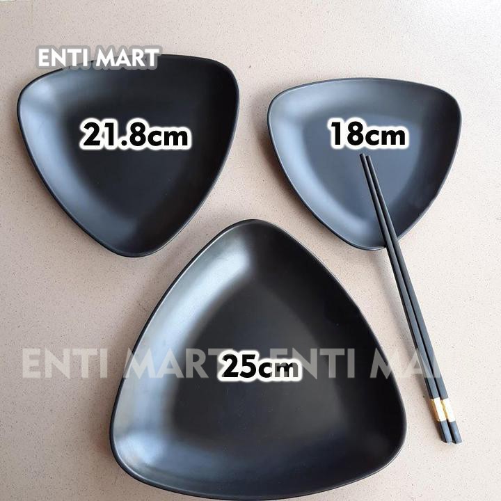 Dĩa tam giác melamine đen nhám size 22cm