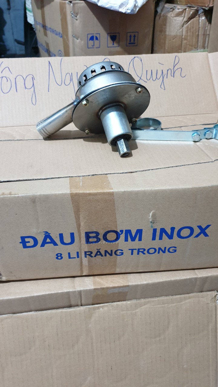 Đầu bơm nước inox gắn vào máy cắt cỏ . 8 ly ren trong