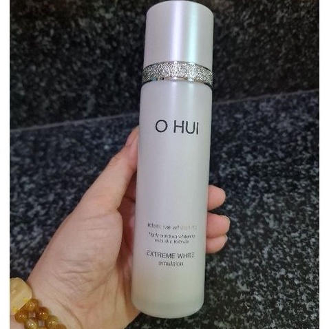 Sữa dưỡng trắng da Ohui extreme white chai 130ml tách set