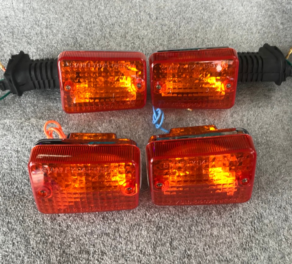 Bộ bốn tay xi nhan trước và sau 82 - dd