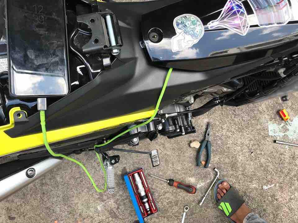 [HCM]Bộ sạc điện thoại chính hãng Suzuki Satria Fu Fi GSX150 Indonesia