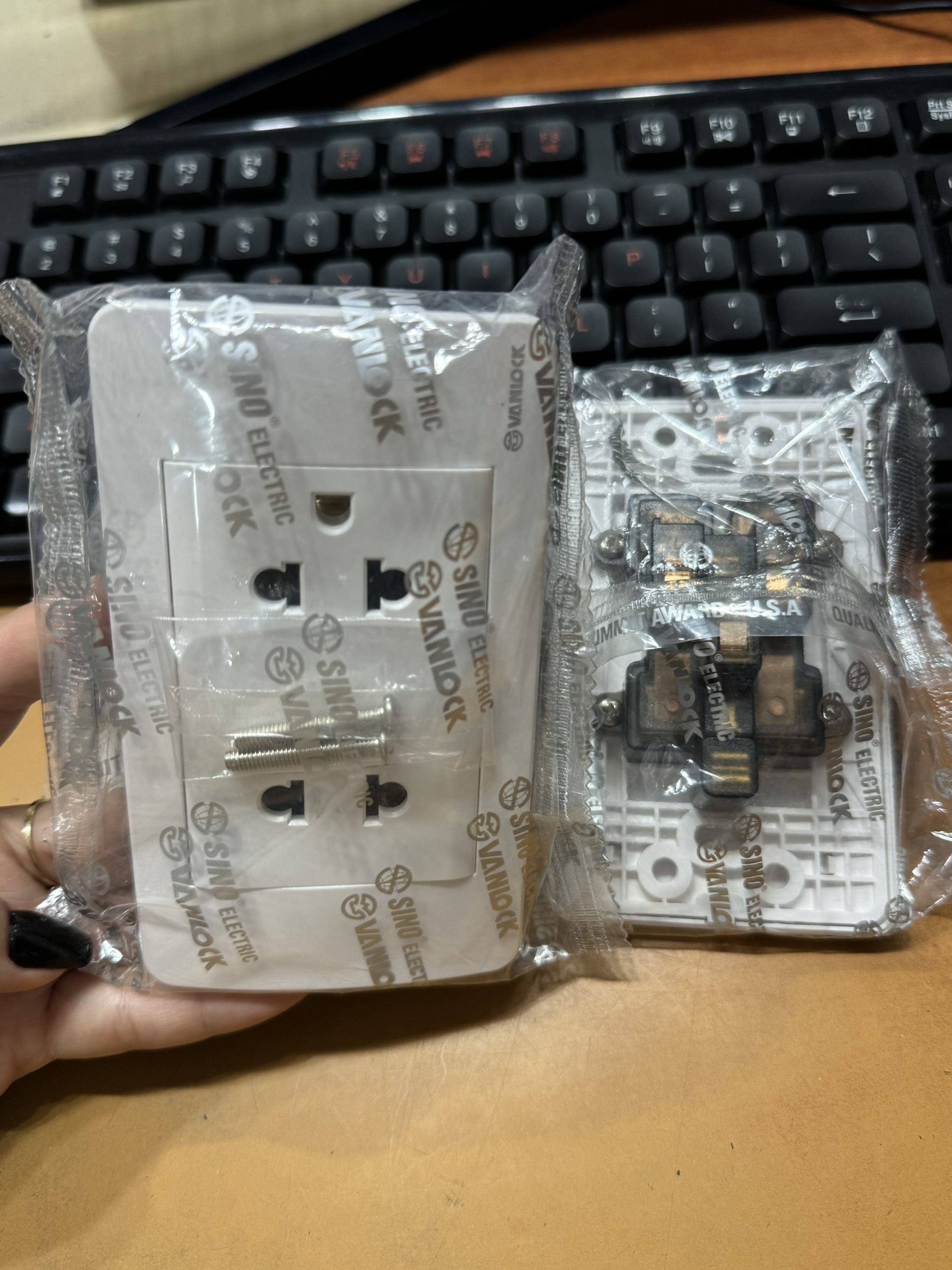 Ổ đôi 3 chấu dòng S18A chính hãng Vanlock – Sino