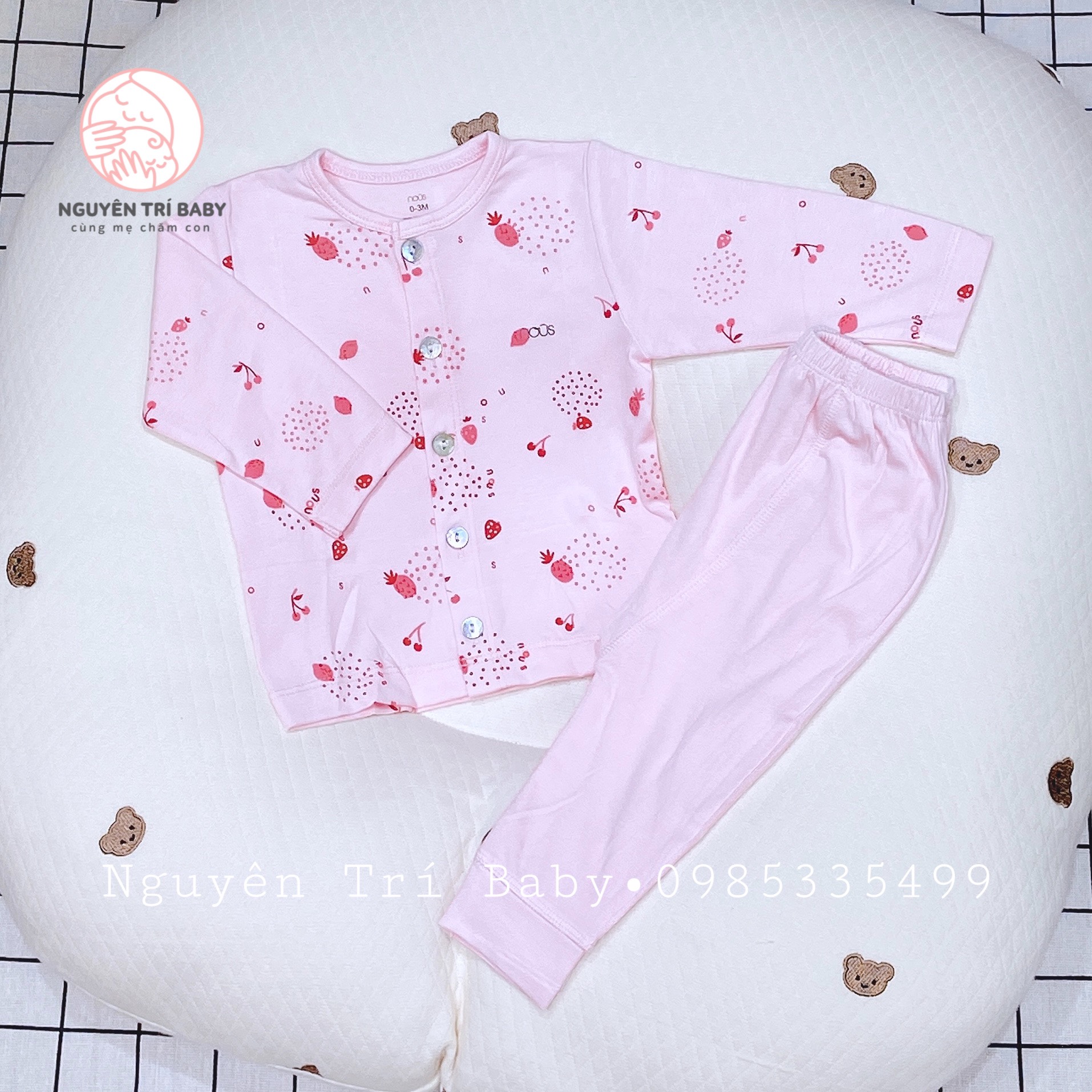 Nous bộ cài thẳng dài hồng nhạt chất vải nu petit mềm mịn, giúp bé ngủ ngon