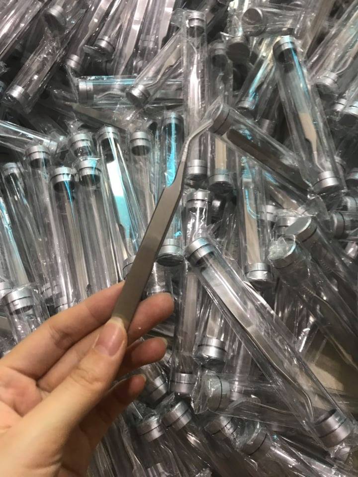 Nhíp tách mi cong trơn dùng để tách, nối mi classic