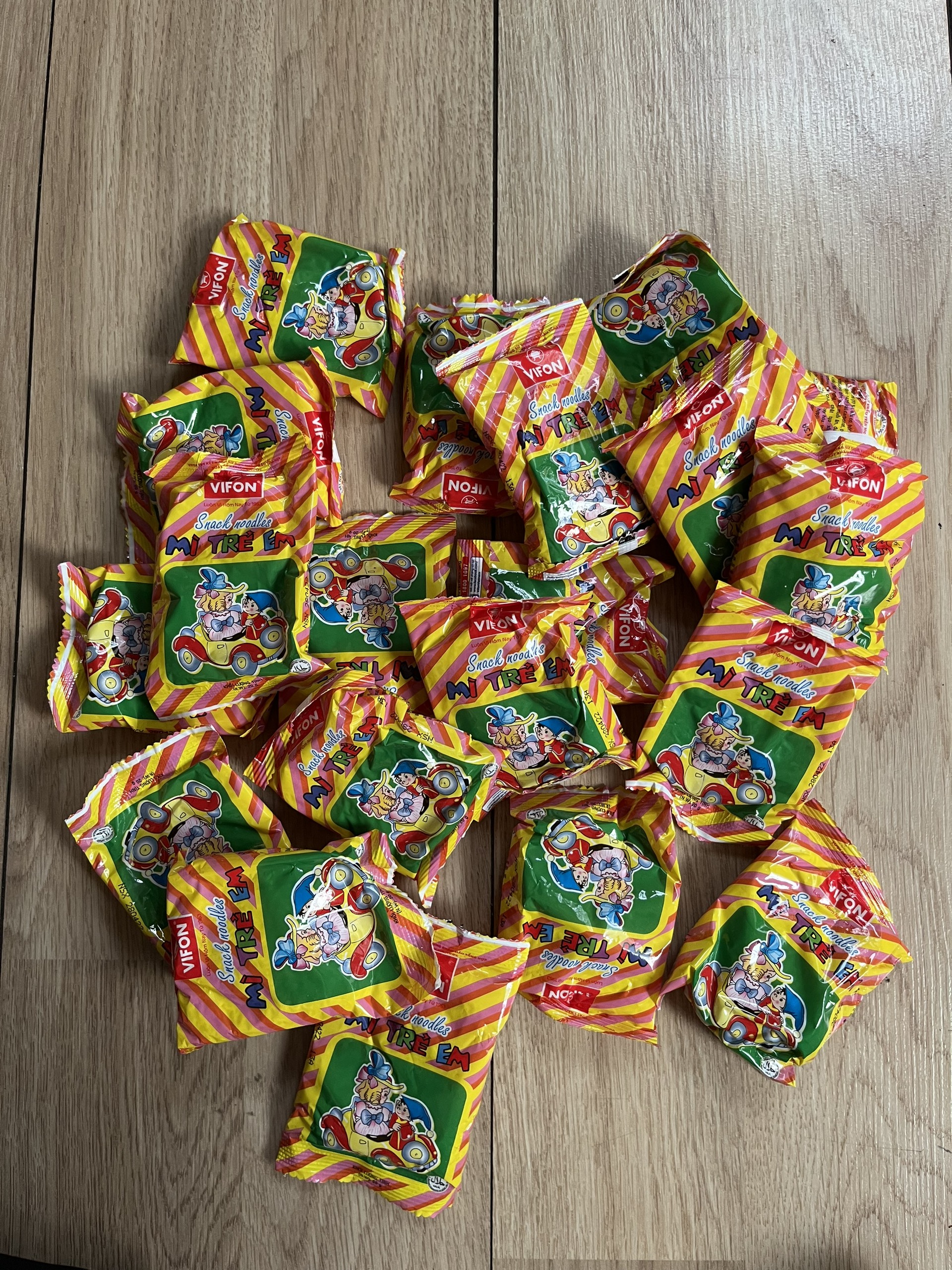 Mì trẻ em Vifon (Sack noodles) 50 gói×20g (Tặng 5 gói)