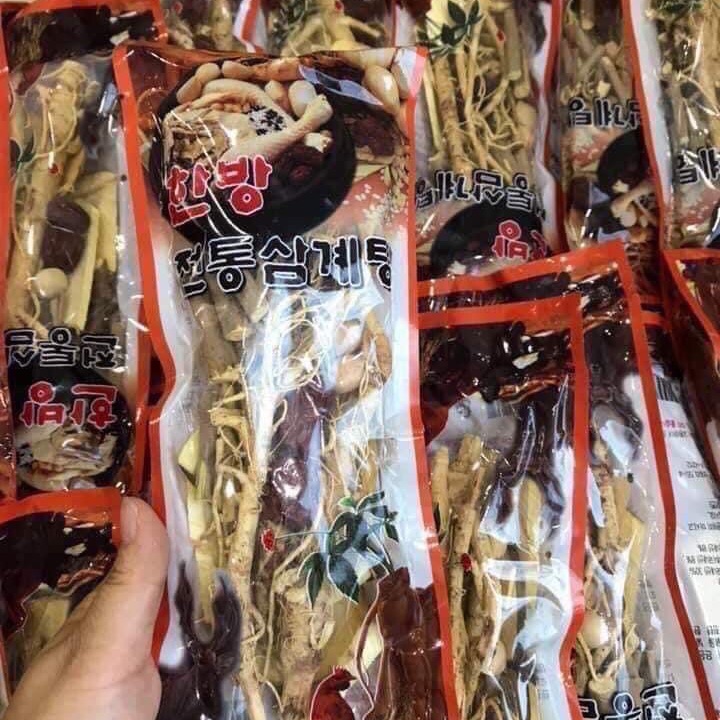 Gói gia vị gà hầm nhân sâm Hàn Quốc, sản phẩm bao gồm táo đỏ, nhân sâm, hoàng kỳ, cát căn và 1 số nguyên liệu thảo dược khác