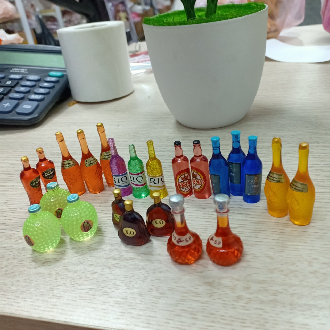 Bộ sưu tập chai rượu mini đồ chơi trang trí bánh kem sinh nhật và trang trí nhà búp bê