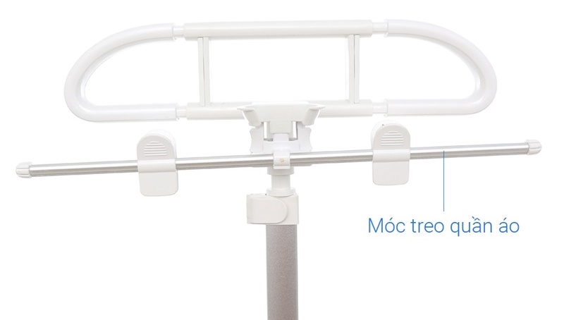 Có giá treo xoay 360 độ linh hoạt, móc treo quần áo có kẹp 2 đầu - Bàn ủi hơi nước Bluestone GSB-3939