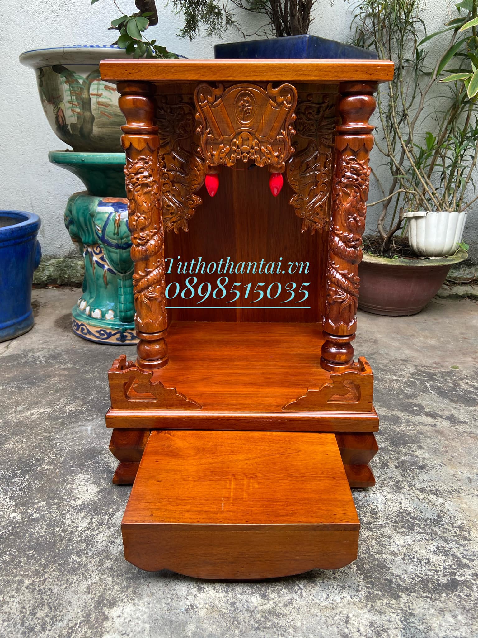 Bàn thờ thần tài ông địa