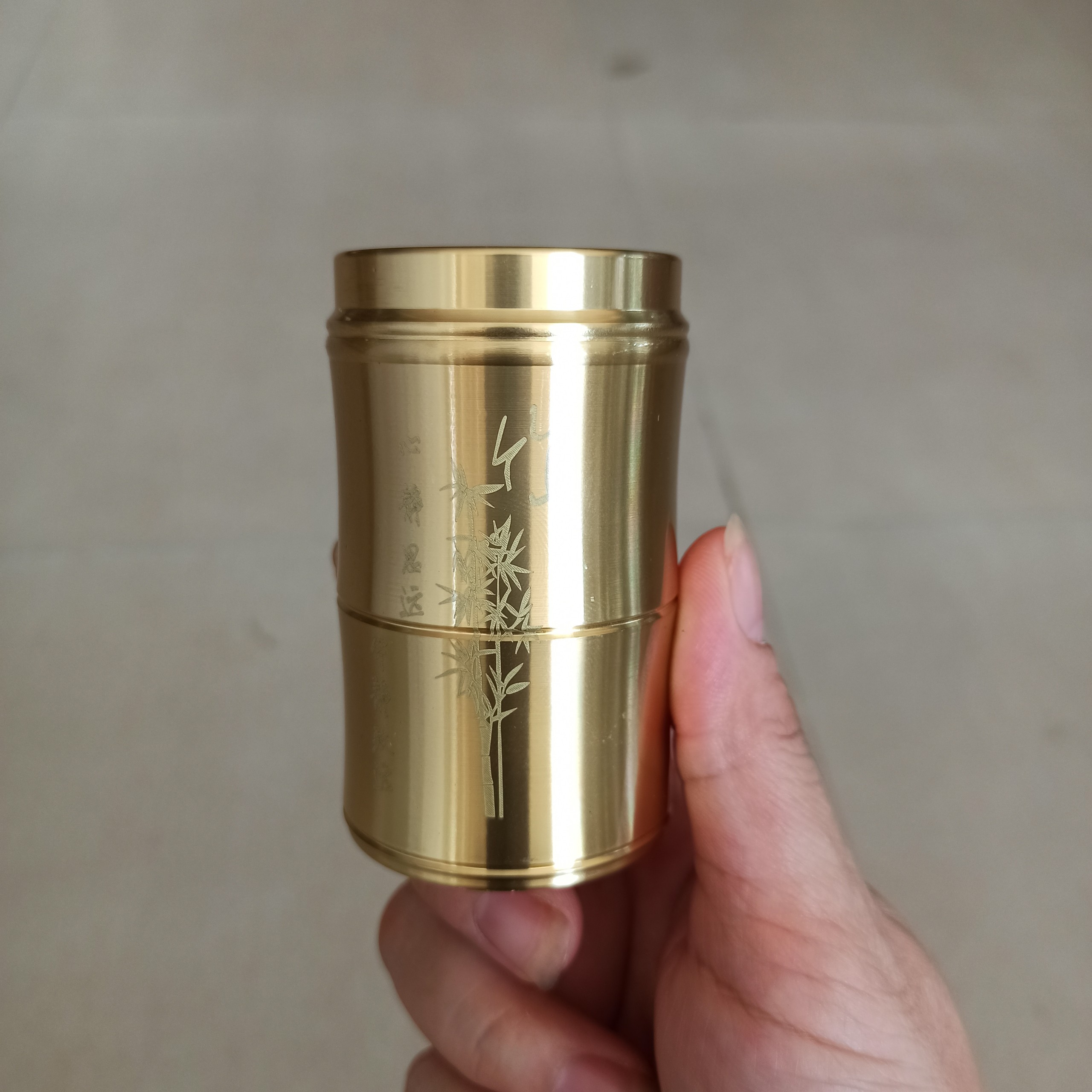 Lọ Tăm Bằng Đồng Vàng Hũ đựng tăm do shop chụp