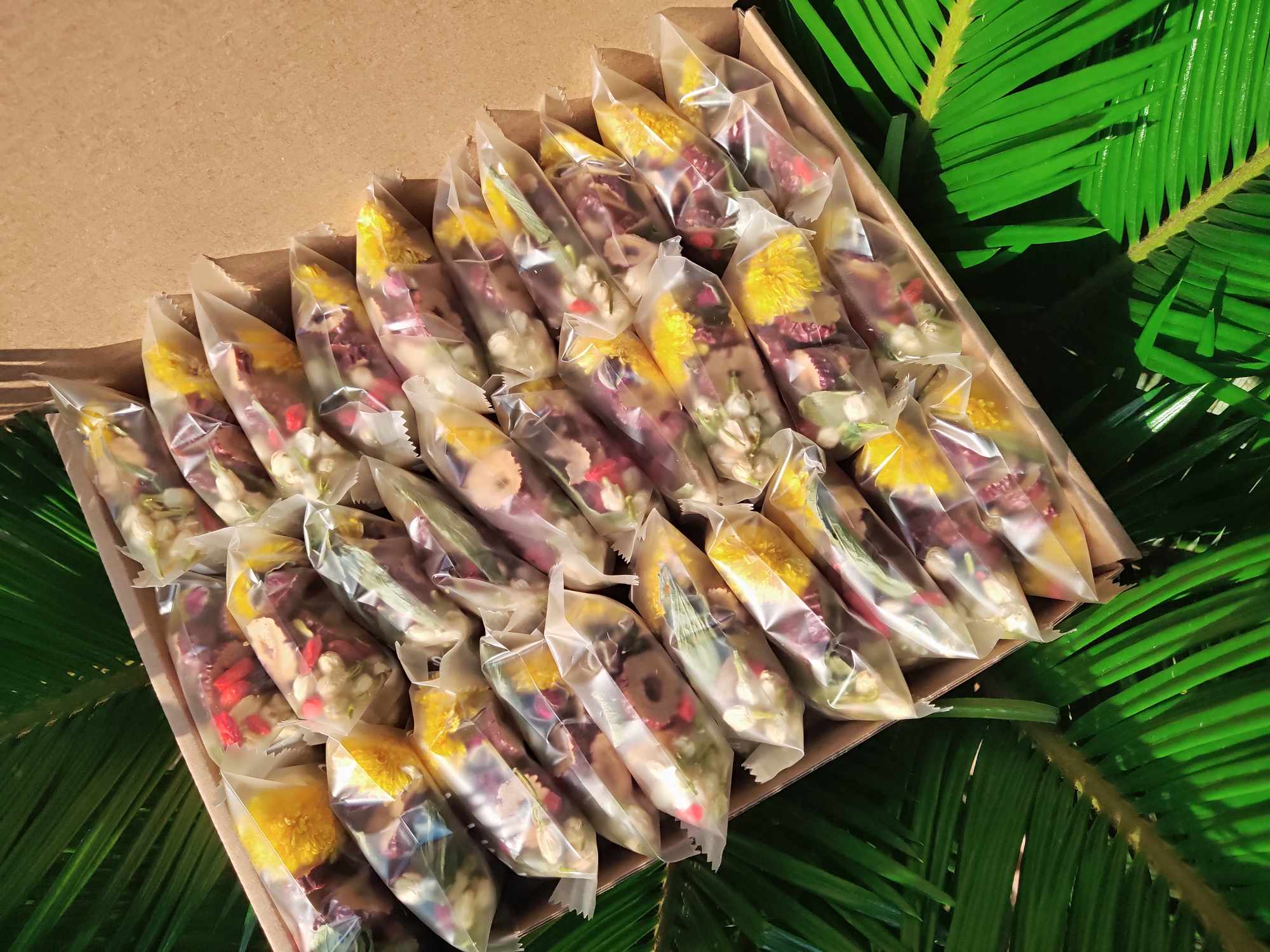 Trà dưỡng nhan bảy vị hộp 30 gói mix táo đỏ-kỉ tử -long nhãn-hoa cúc-nụ hồng -nụ nhài-cỏ ngọt-THẢO MỘC MY YEA