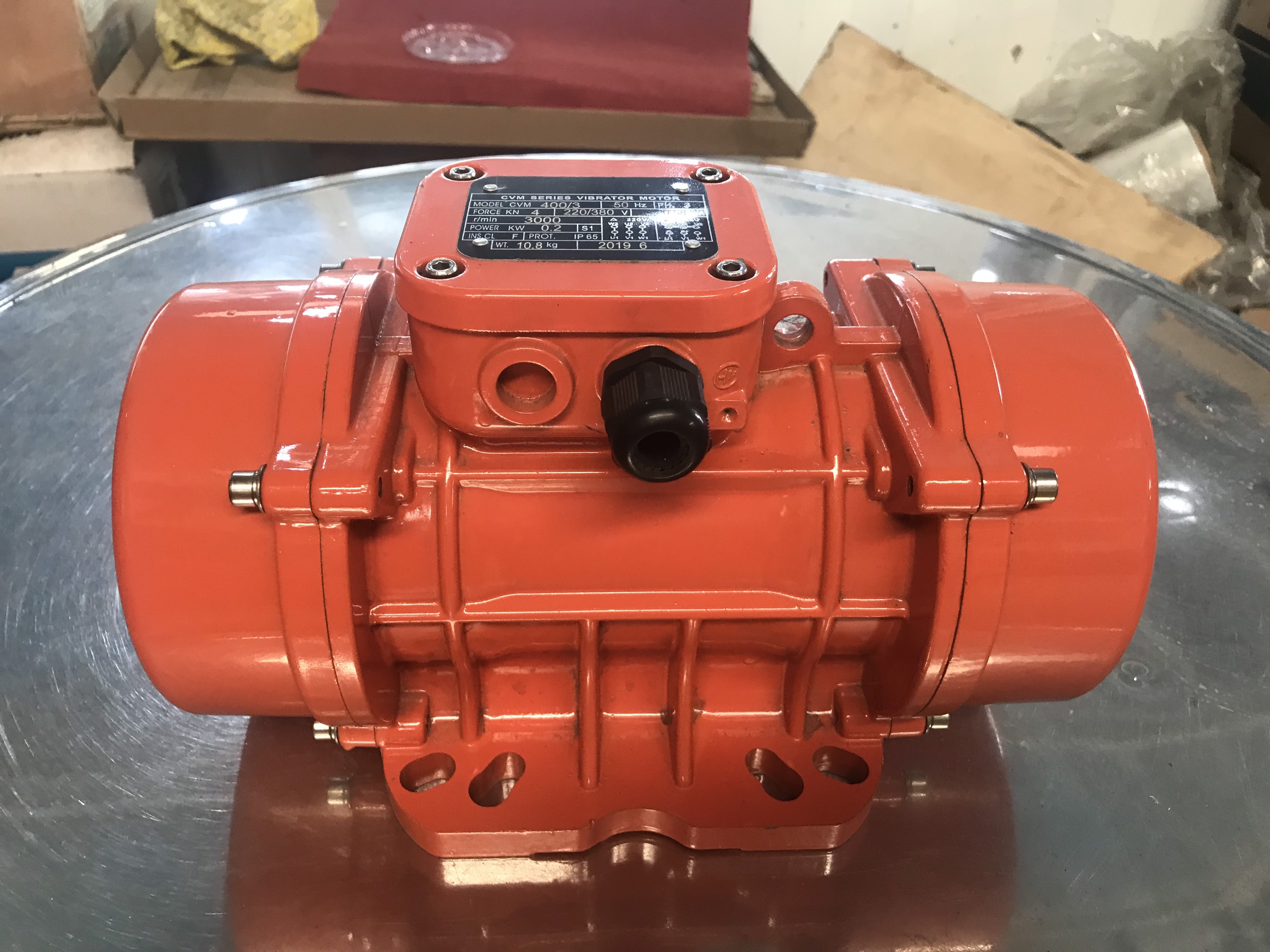 [HCM]Motor đầm rung 3 pha công suất 0.2KW tua 3000 vòng/phút (CVM-400/3)