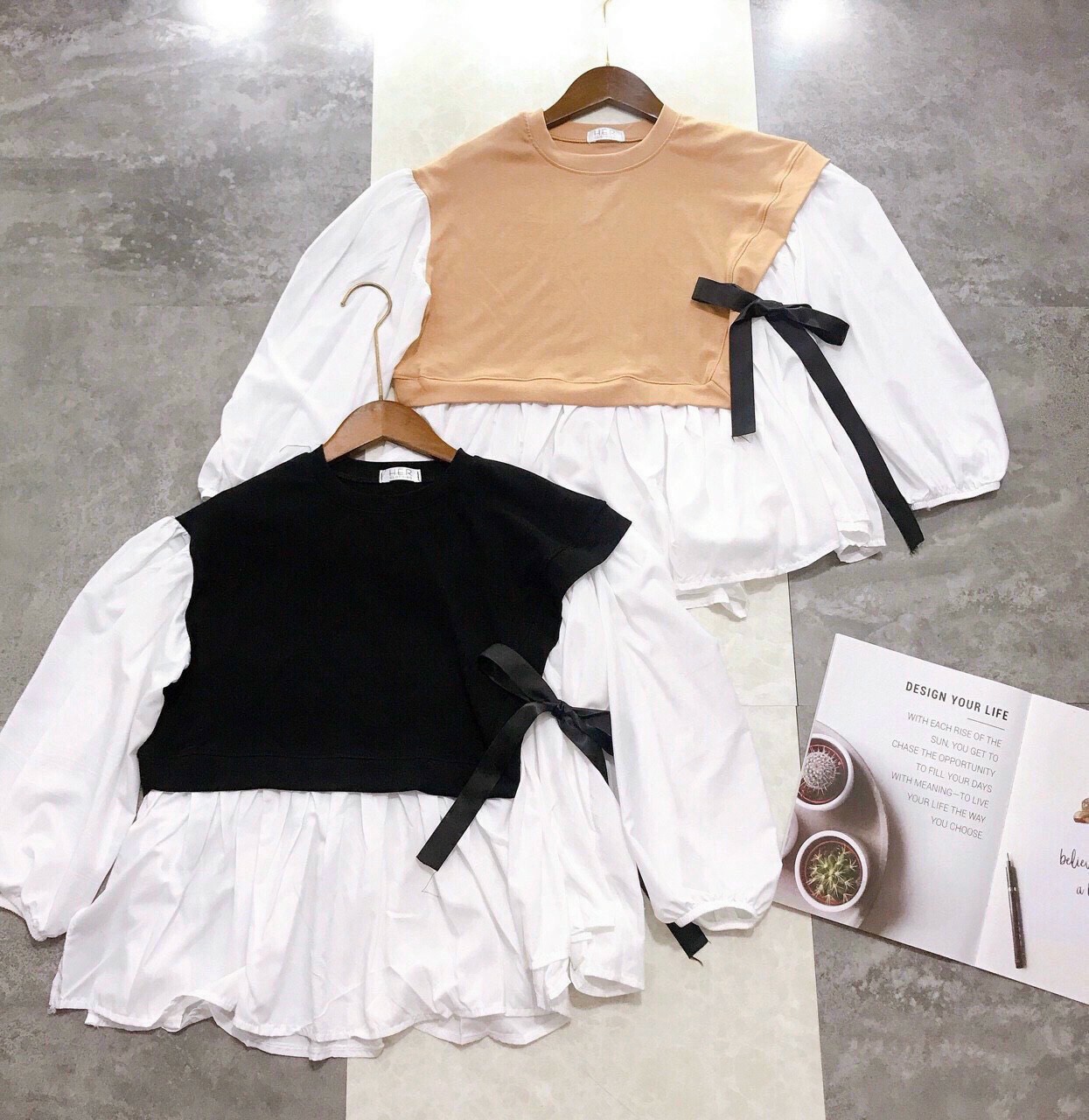Áo babydoll tay dài cột nơ eo phối màu trắng đen MC