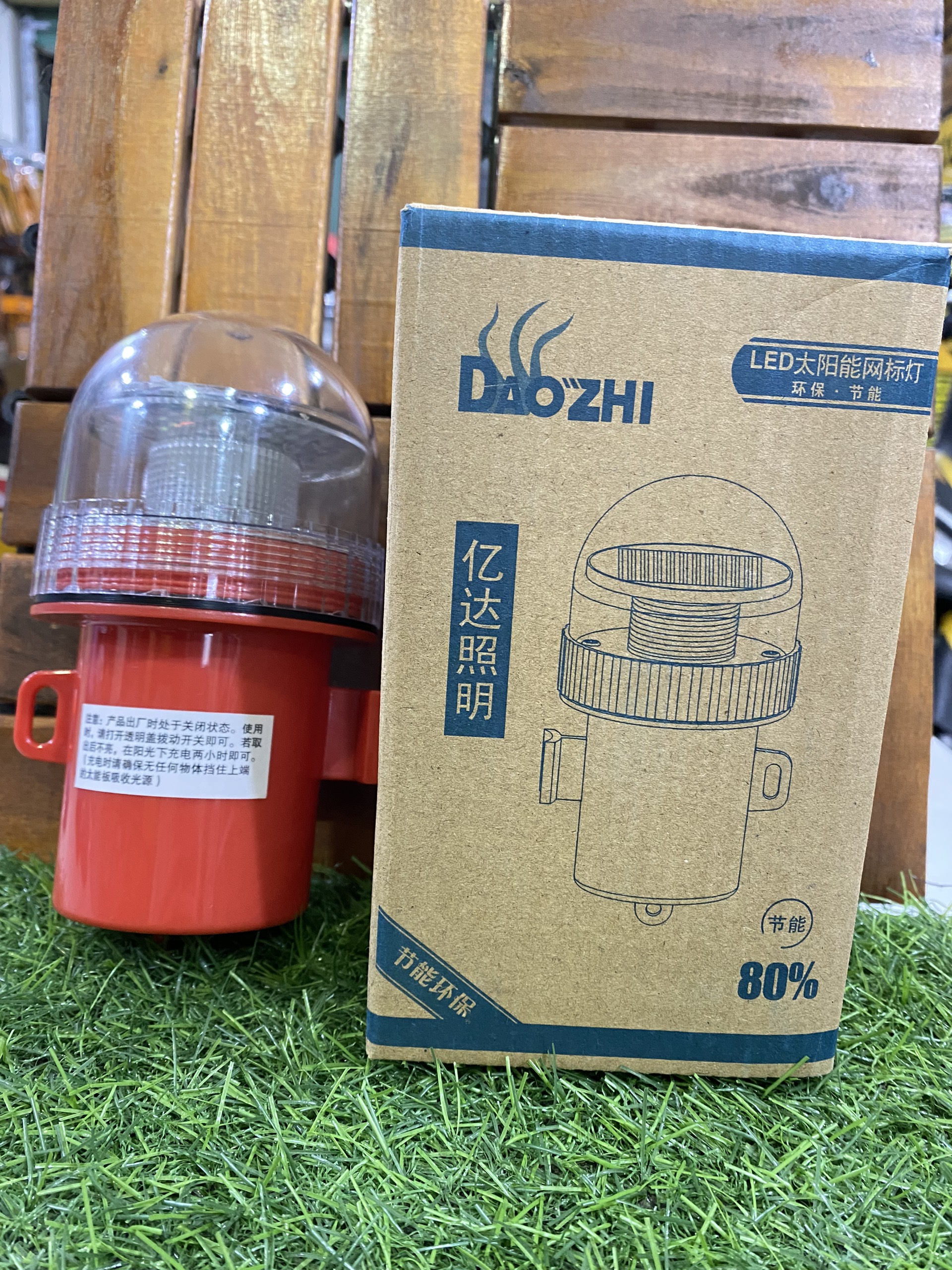 Đèn chớp báo không, chớp cảnh báo, chớp tín hiệu, chớp phao lưới dùng năng lượng mặt trời 0.5Watt 2200mAh