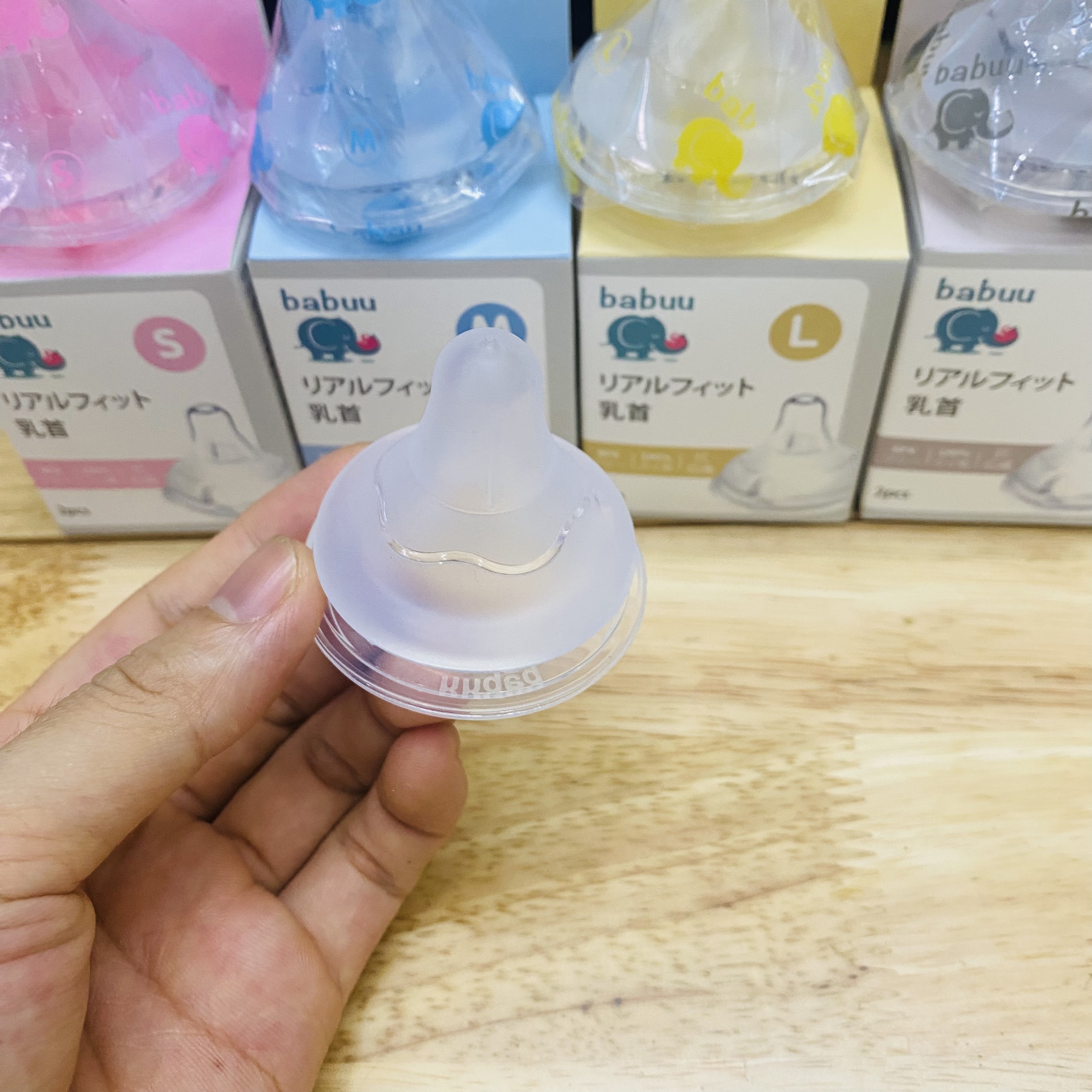 Núm ti cổ rộng Babuu siêu mềm thế hệ 3 điều chỉnh khớp ngậm cho bé