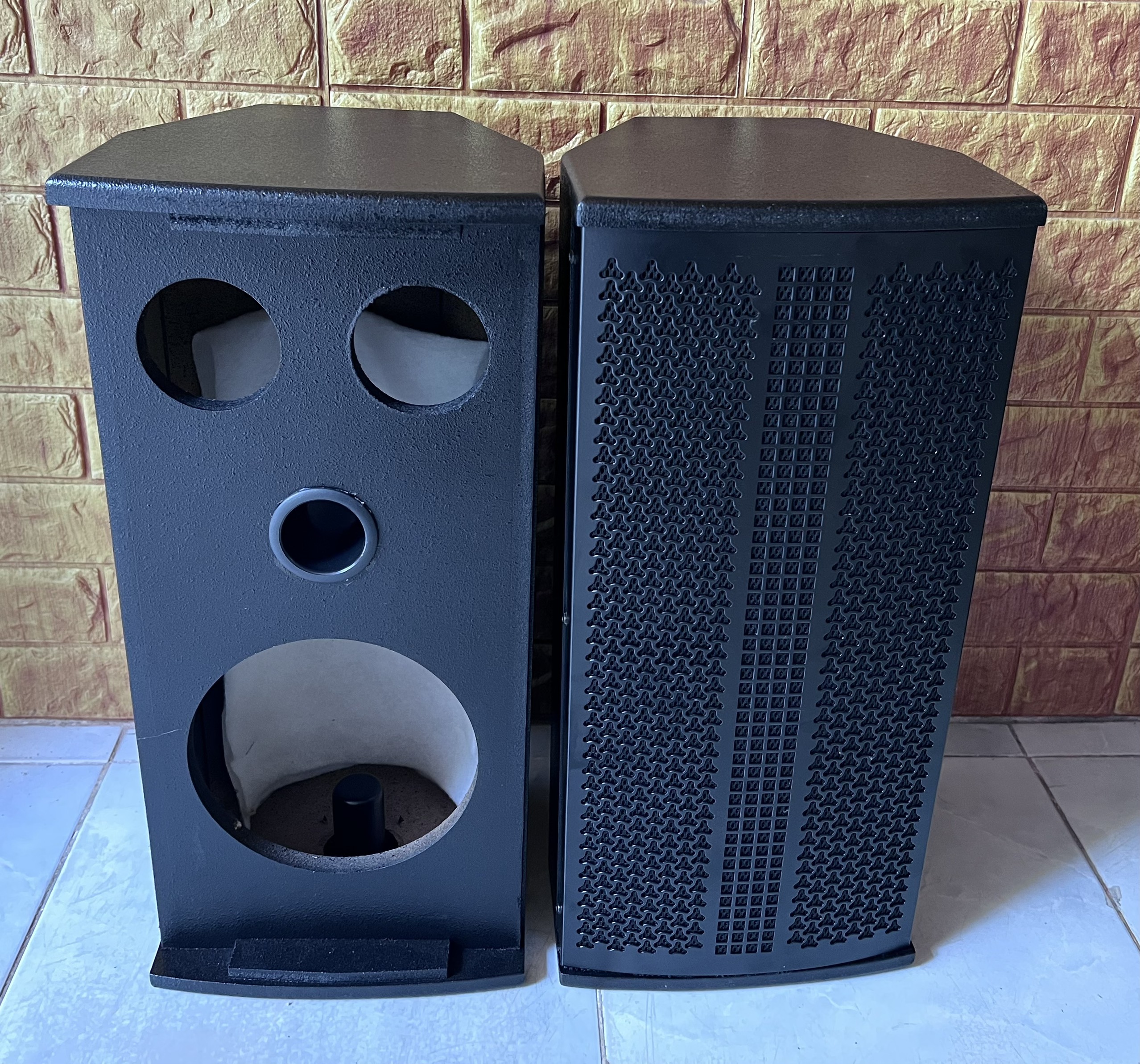 Vỏ thùng loa đứng 2 tấc thùng sơn 1 bass 20, và 2 chép 10cm Hải Triều