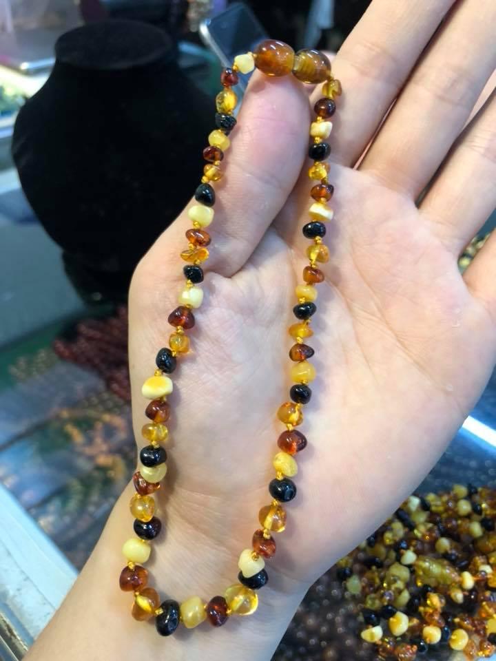 Vòng cổ hổ phách cho bé chuẩn