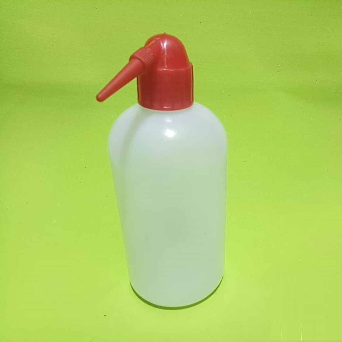 Bình tia nhựa 250ml vòi ngang nắp đỏ