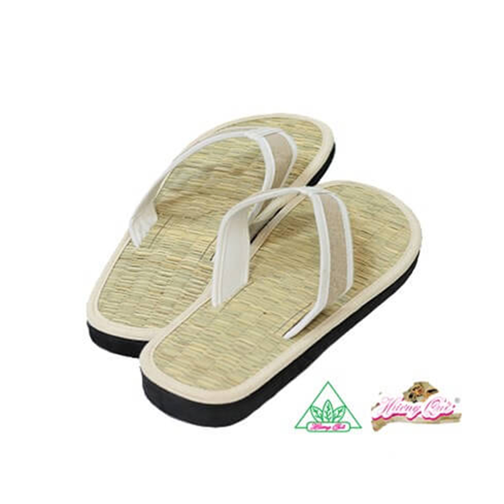 Dép chiếu xỏ ngón Hương Quế DCQ-12 có lớp đế cao su xốp tiếp đất và lớp chiếu mềm, tự nhiên tiếp xúc trực tiếp với da bàn chân