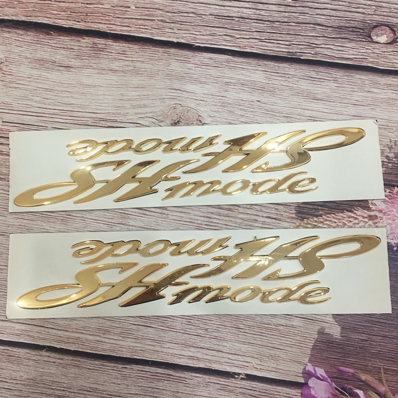 Tem dán logo SH MODE , tem dán 2 bên sườn xe máy
