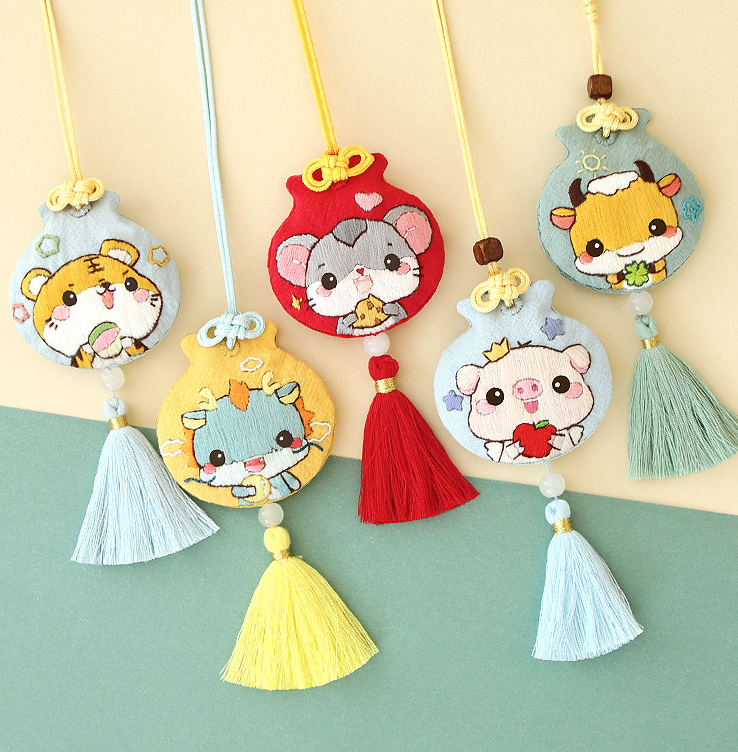 Gói nguyên liệu DIY thêu túi thơm con giáp may mắn(không kèm hoa thơm)