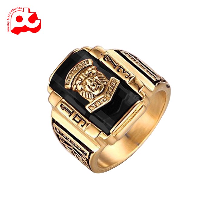 Nhẫn nam inox kiểu mạ vàng sư tử 1973 trangsucanbinh đá đen màu mạ vàng thép không gỉ PTNNA217