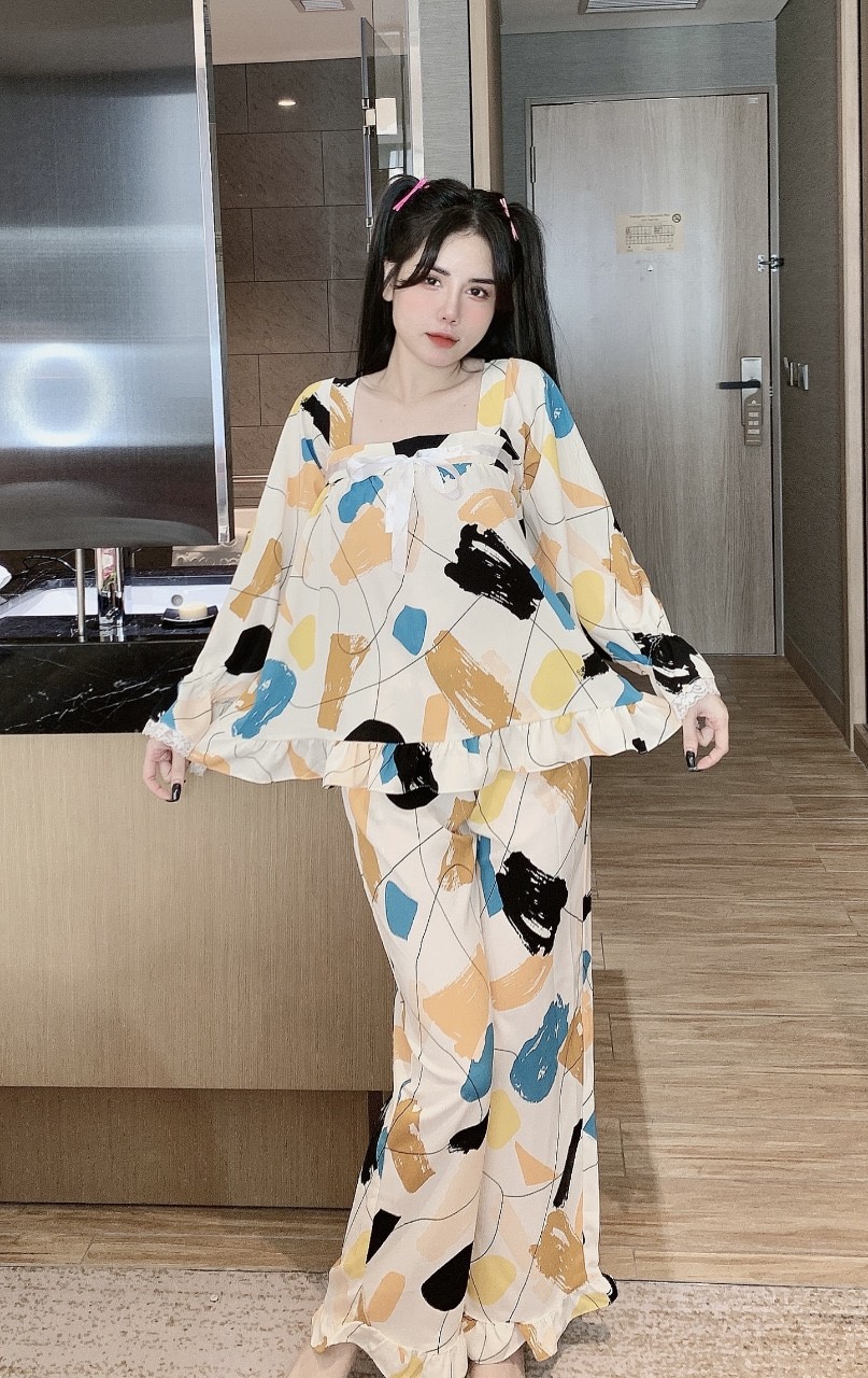 ẢNH THẬT pijama tay dài cổ nhọn 2 lá lụa mango, pijama nữ tay dài lụa mango , đồ bộ lá bài , đồ bộ mặc nhà hot trend, pijama giá rẻ tận xưởng p97