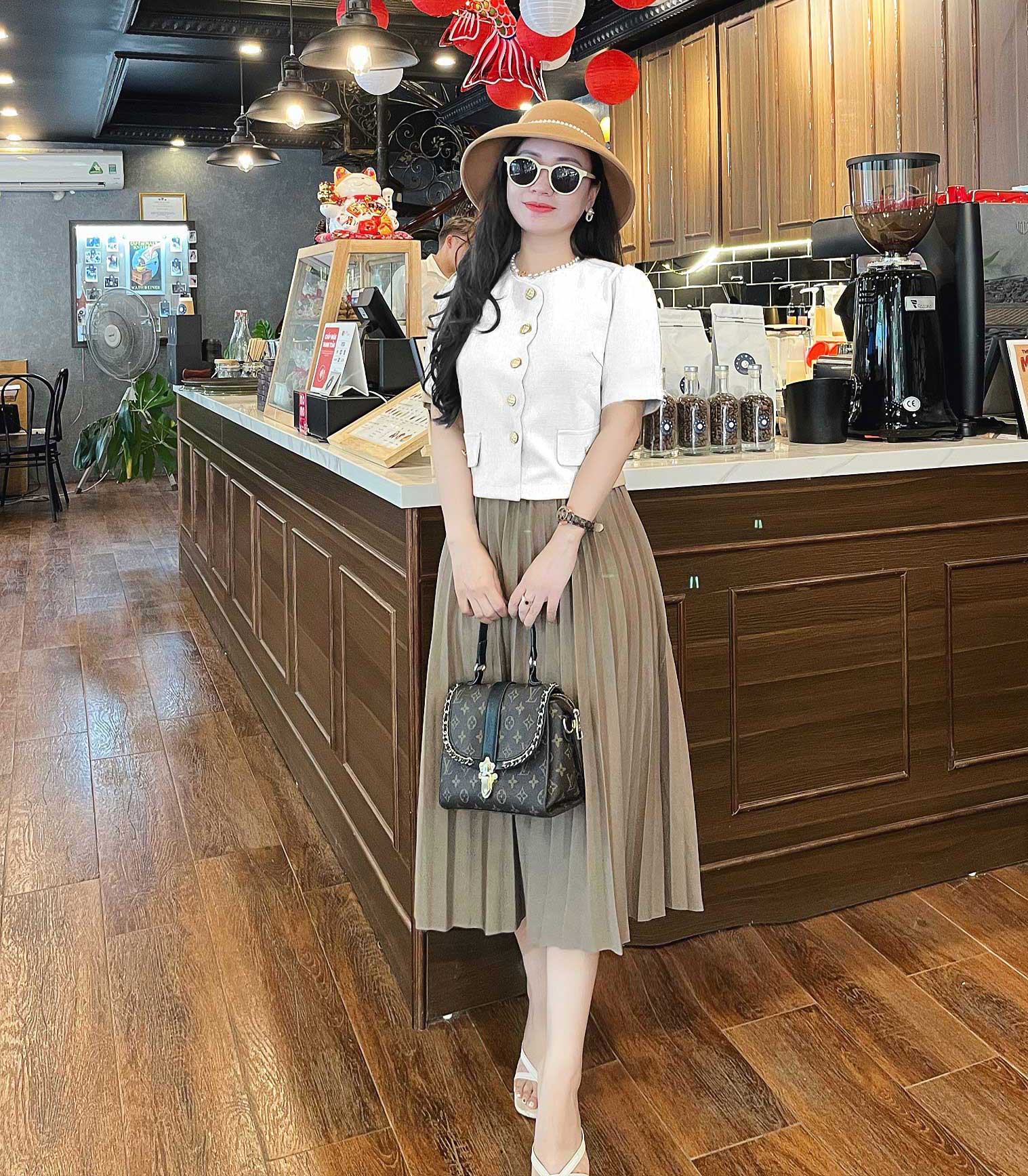 Set áo và chân váy nữ