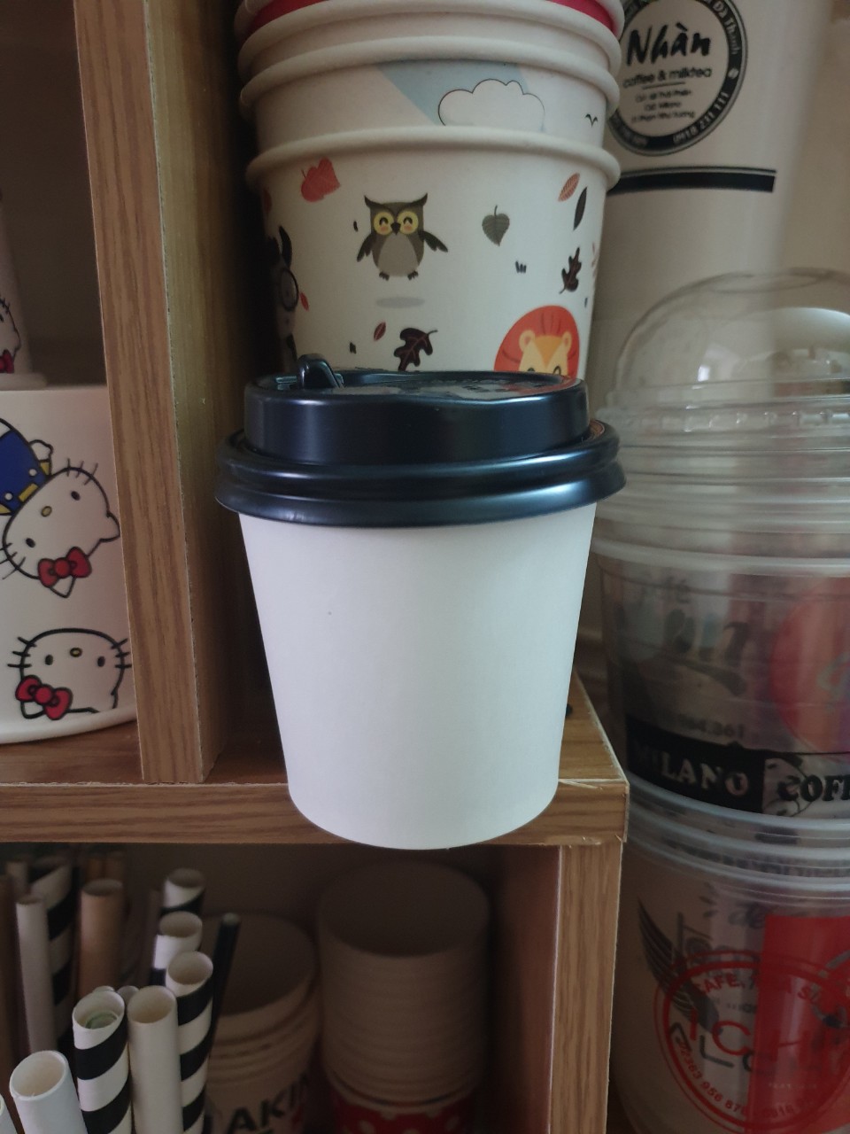 300 ly giấy 6oz + nắp đen khoá nóng