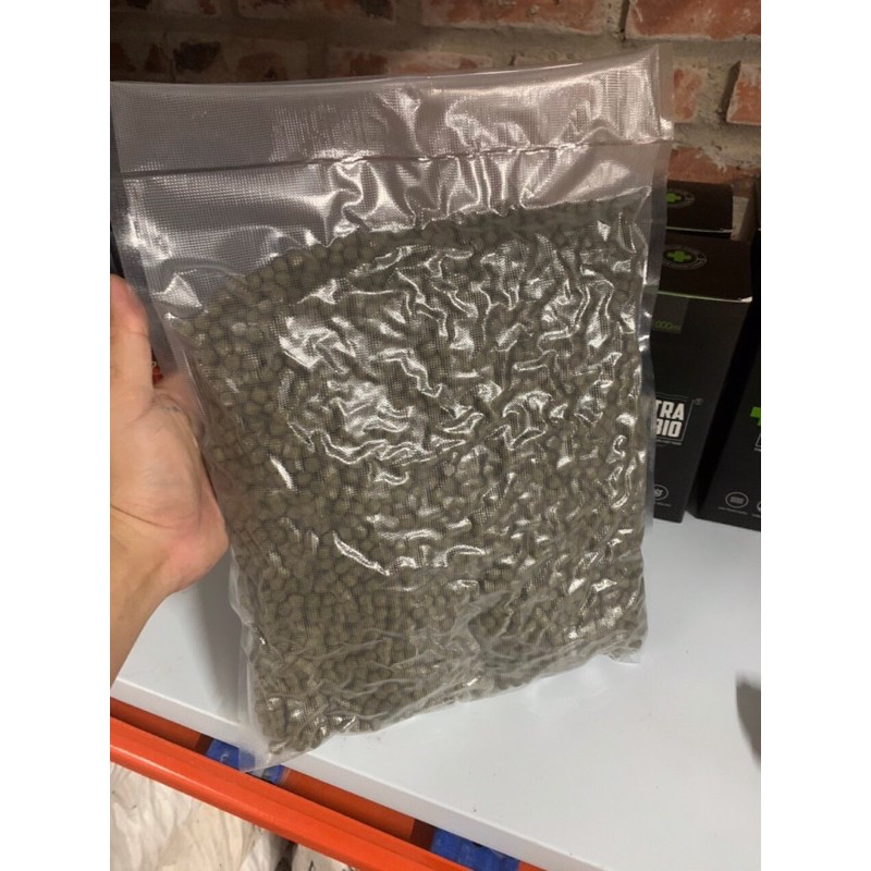 1kg Cám cá Koi Aqua Master Staple size L.