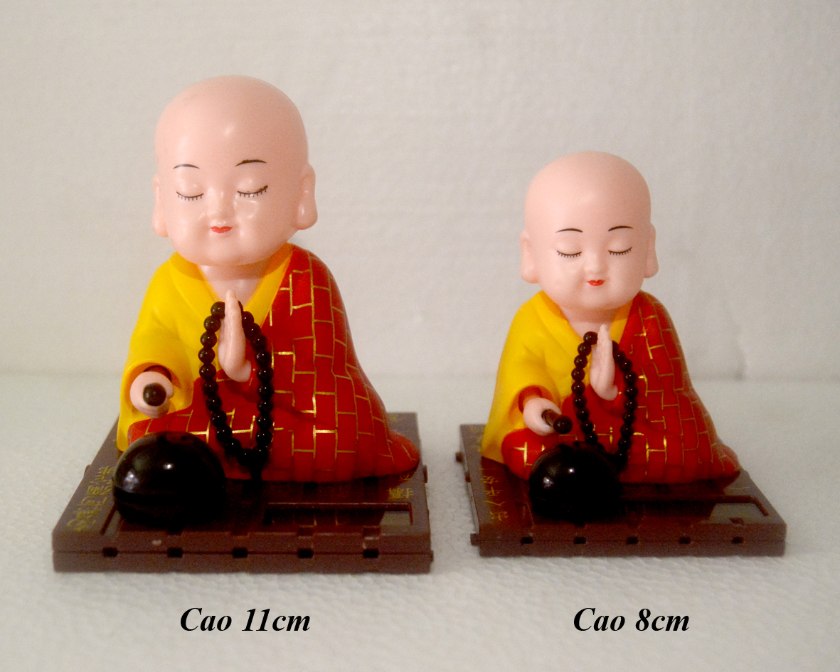  Tượng chú tiểu tụng kinh gõ mõ năng lượng mặt trời 