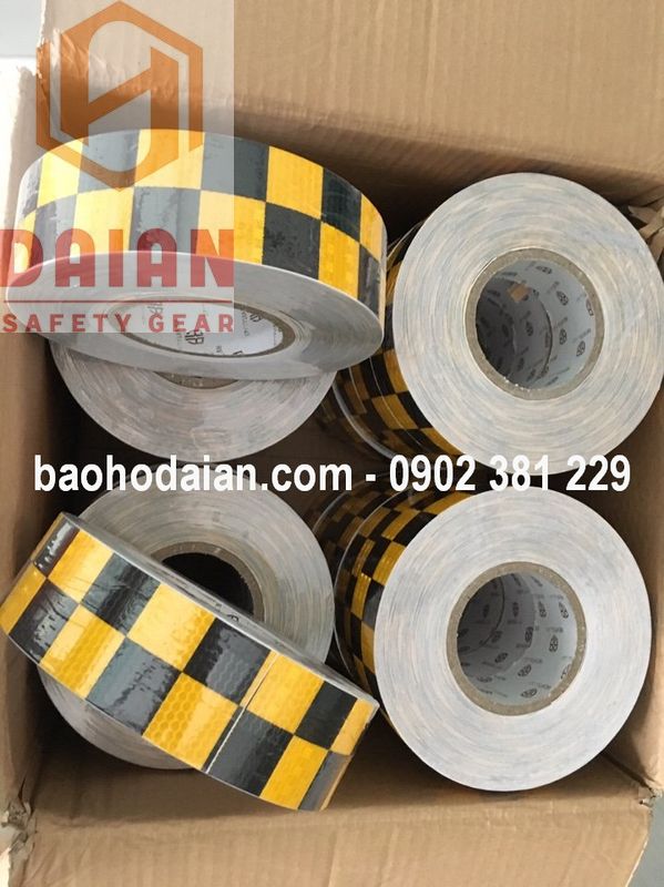 Băng keo phản quang caro màu vàng đen bản 5cm x 45m