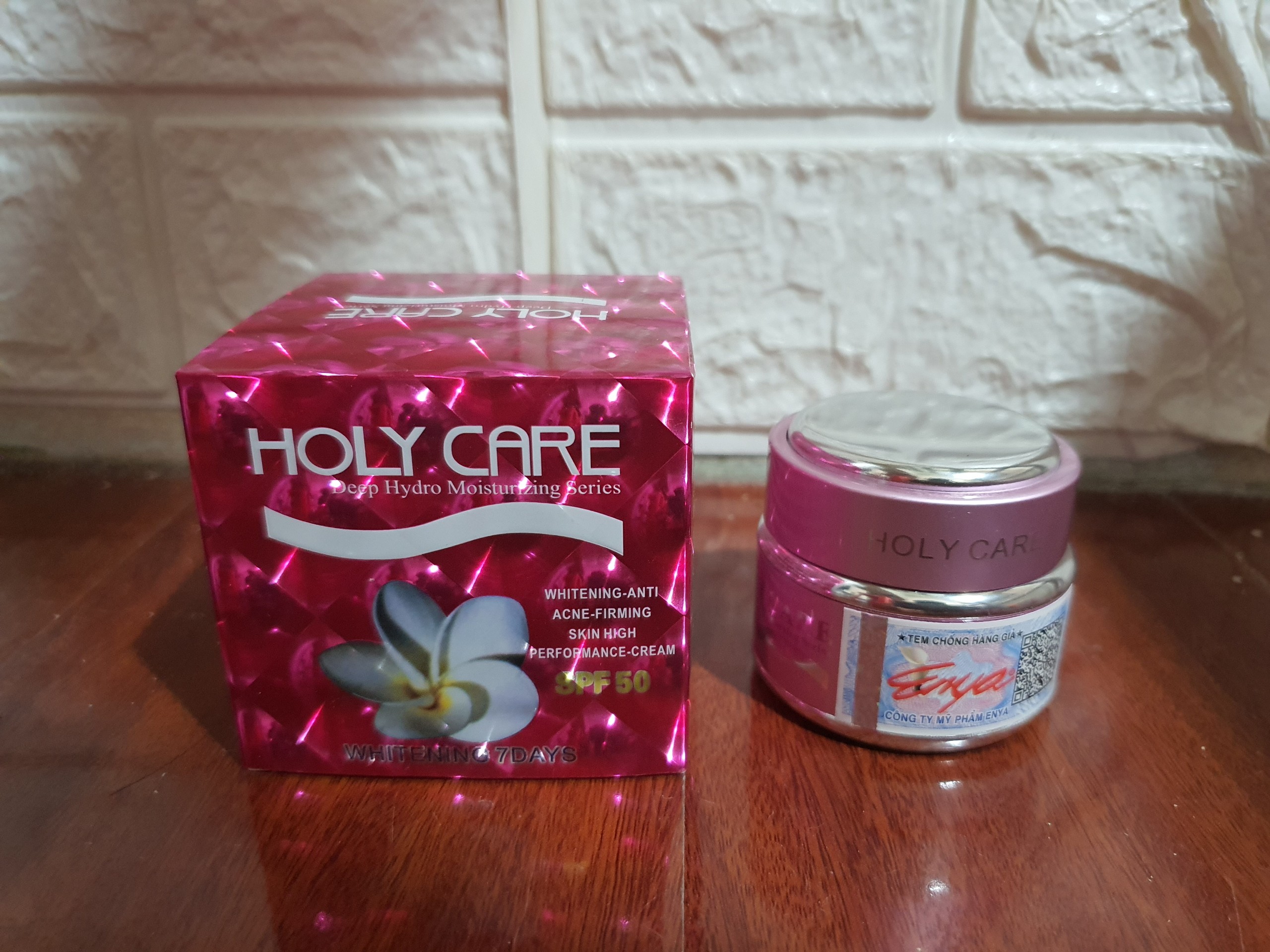 Kem dưỡng HolyCare ngừa mụn 20g kèm quà tặng