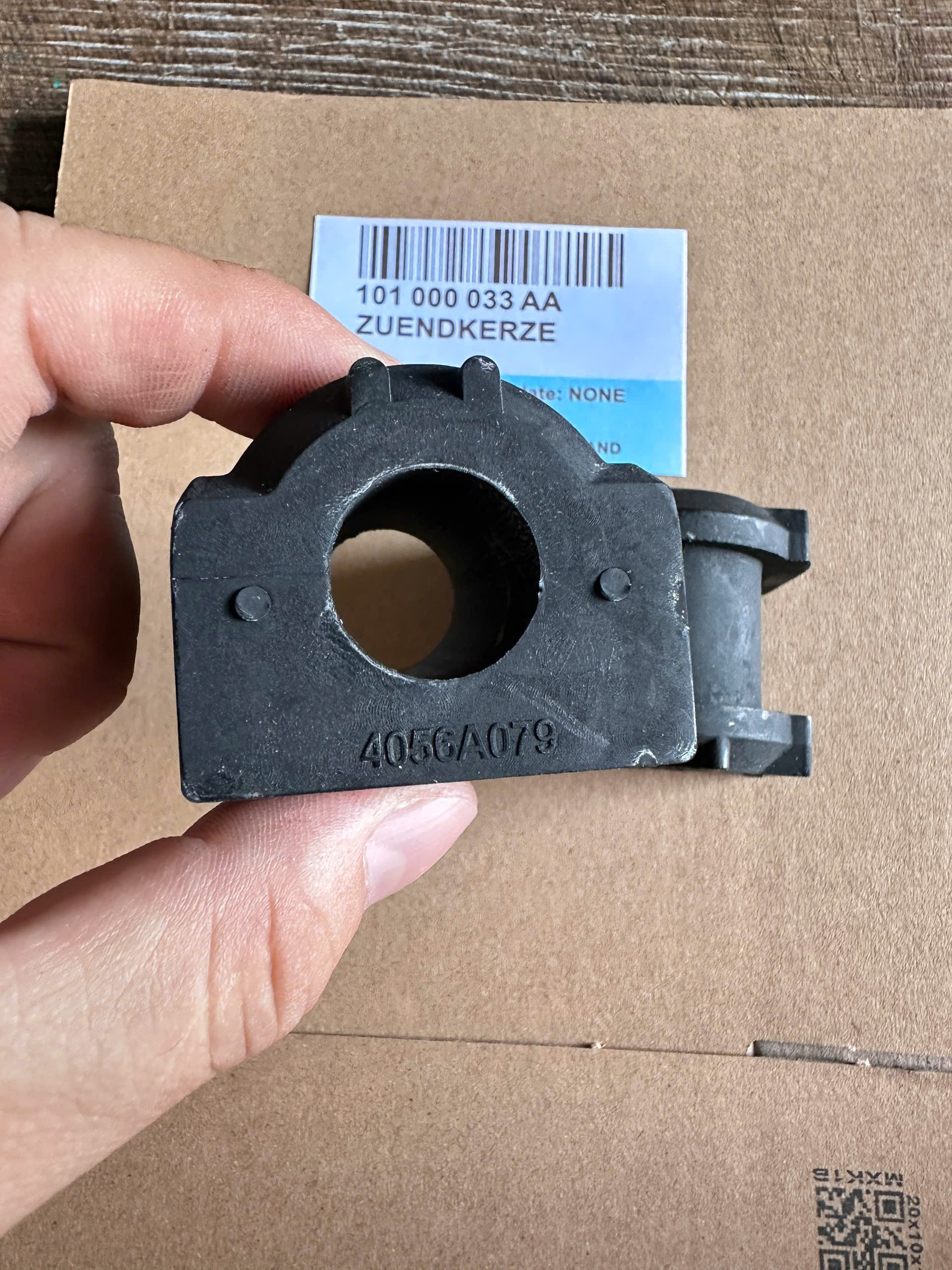 Genuine Mitsubishi Xpander balance arc rubber Giá 70,000 Đồng*Miễn phí vận chuyển