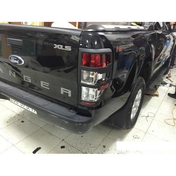 Ốp trang trí đèn hậu ford ranger 2015 - 2019