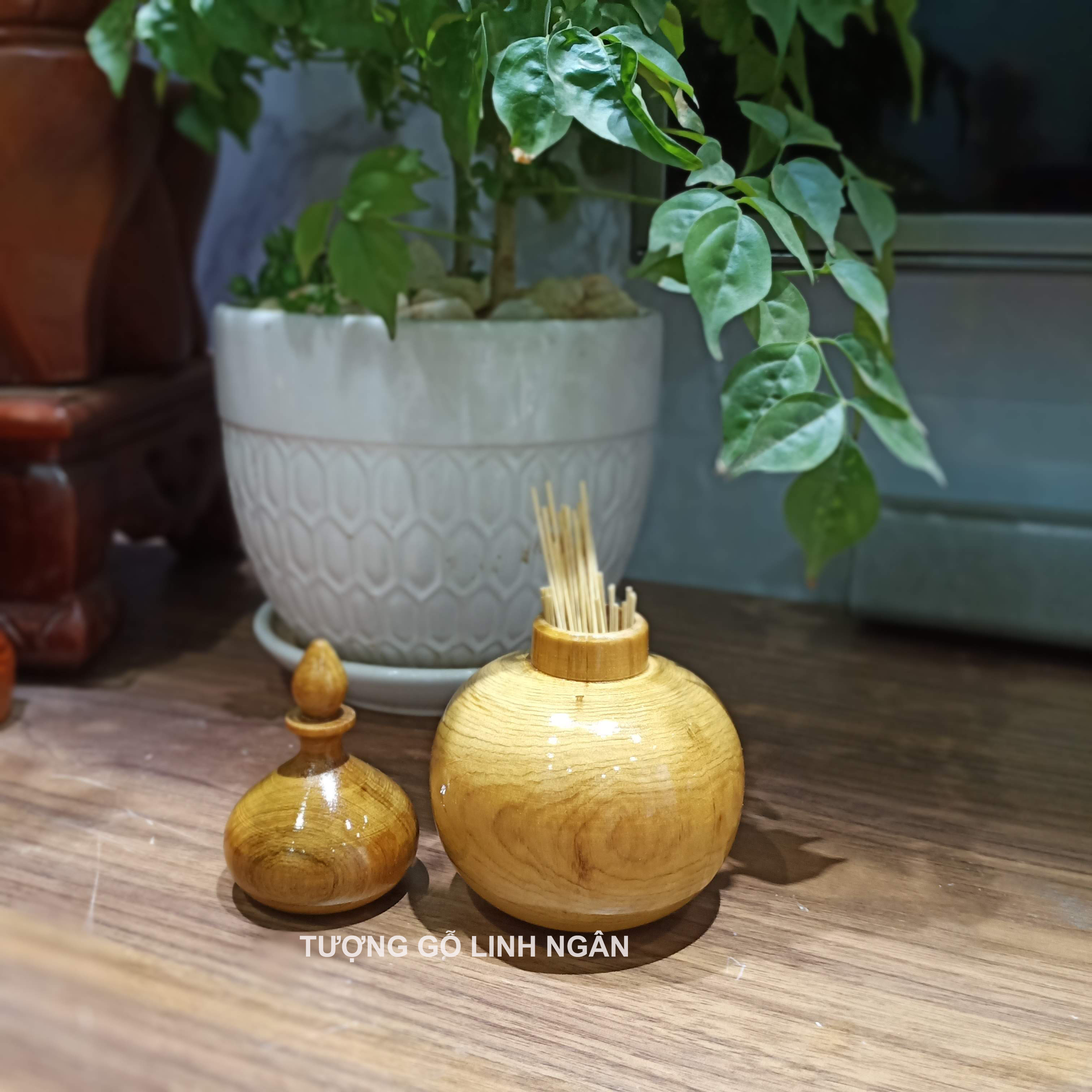 Lọ đựng tăm hồ lô gỗ bách xanh