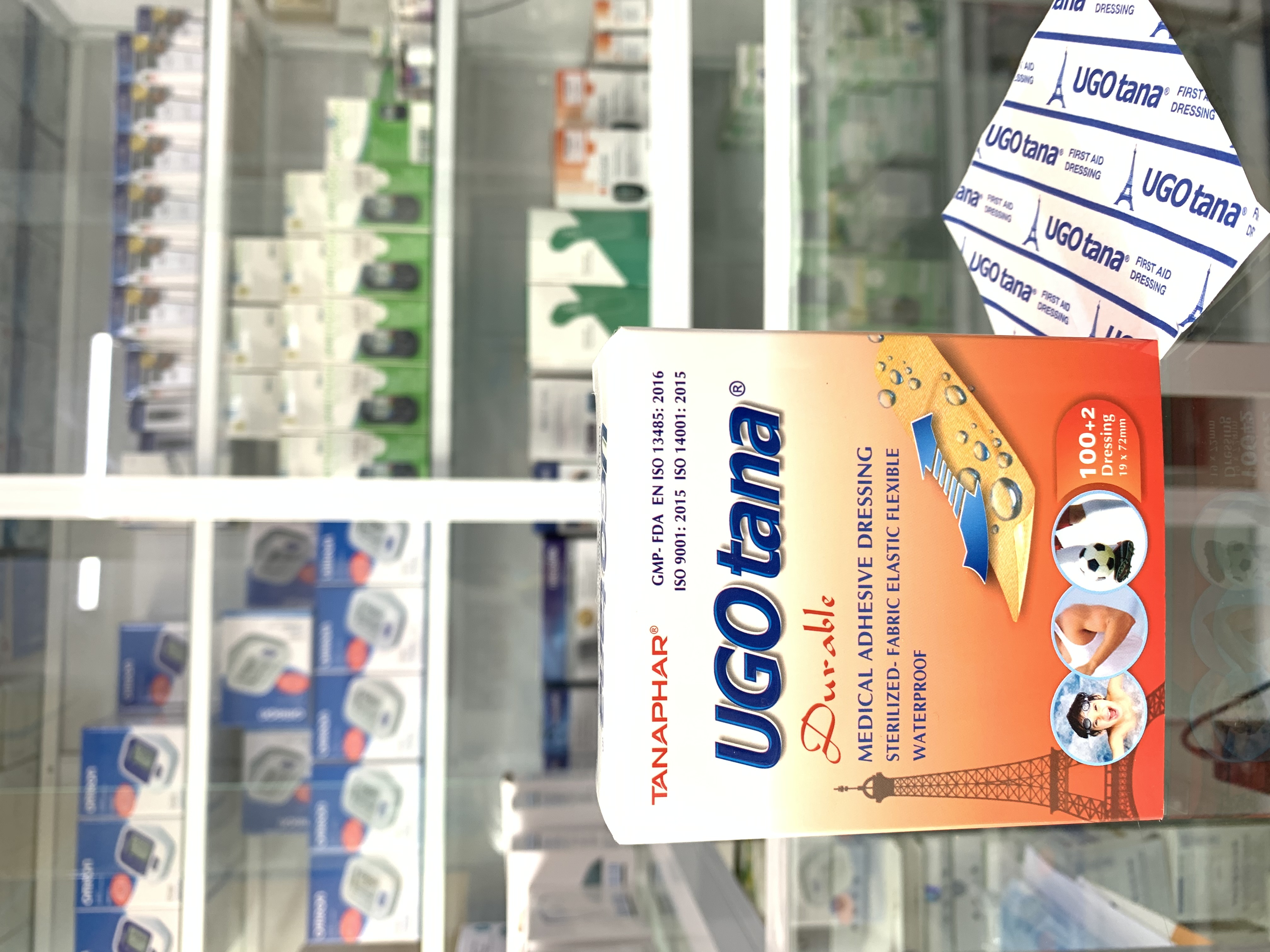 [HCM]Băng keo cá nhân y tế hộp 102 miếng 19x72 mm UGOTANA - Hộp 100 miếng tặng 2 miếng