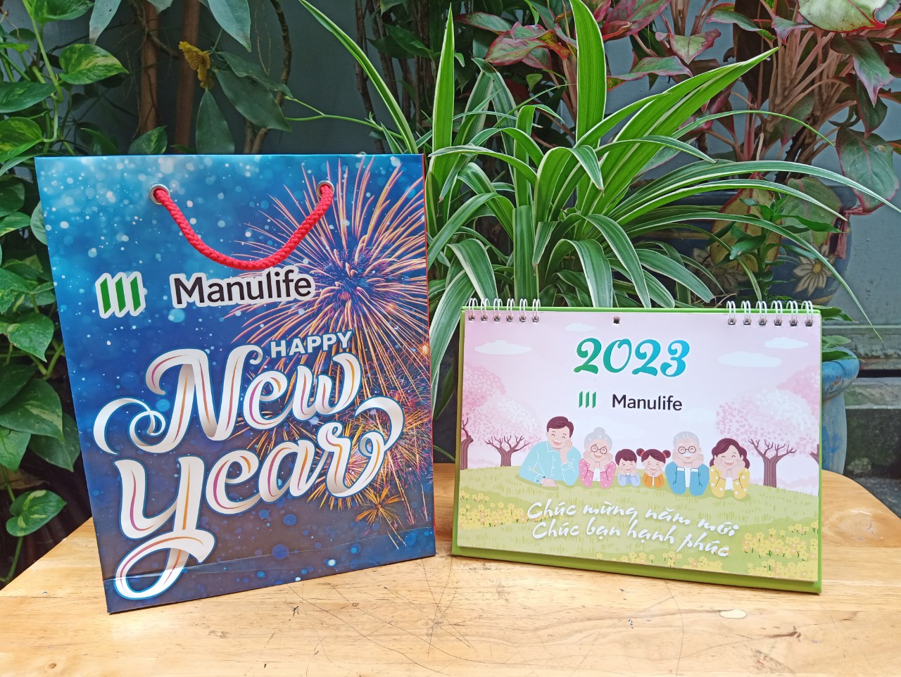 Lịch bàn 2023 - quà tặng manulife