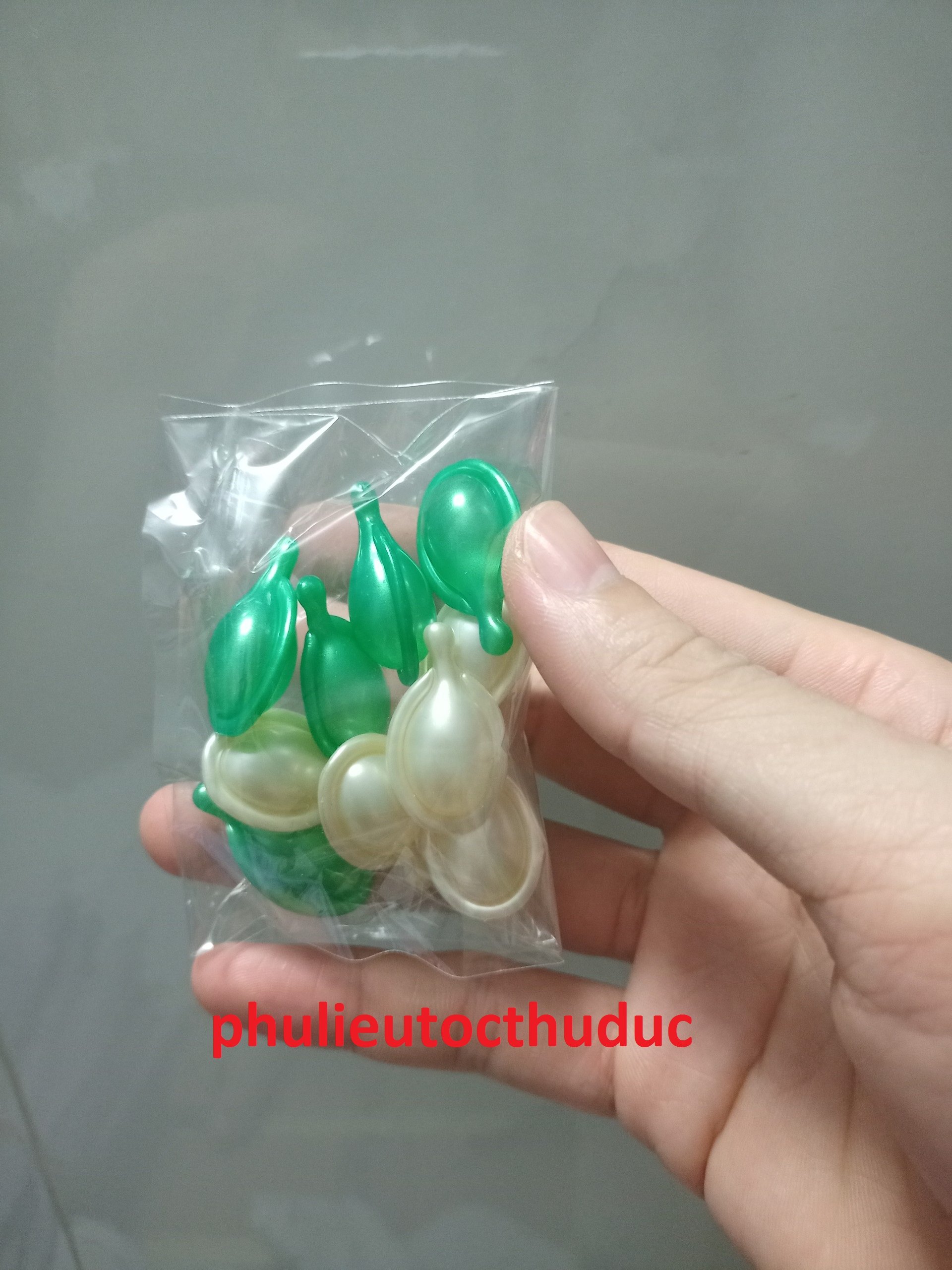 1 viên Serum dưỡng tóc, dưỡng da giúp cung cấp thêm tinh chất vitamin E cho tóc khỏe bóng mượt ,da xinh mịn màng - phulieutocthuduc