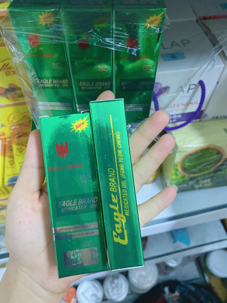 Dầu gió xanh con ó Singapore dạng lăn 10ml