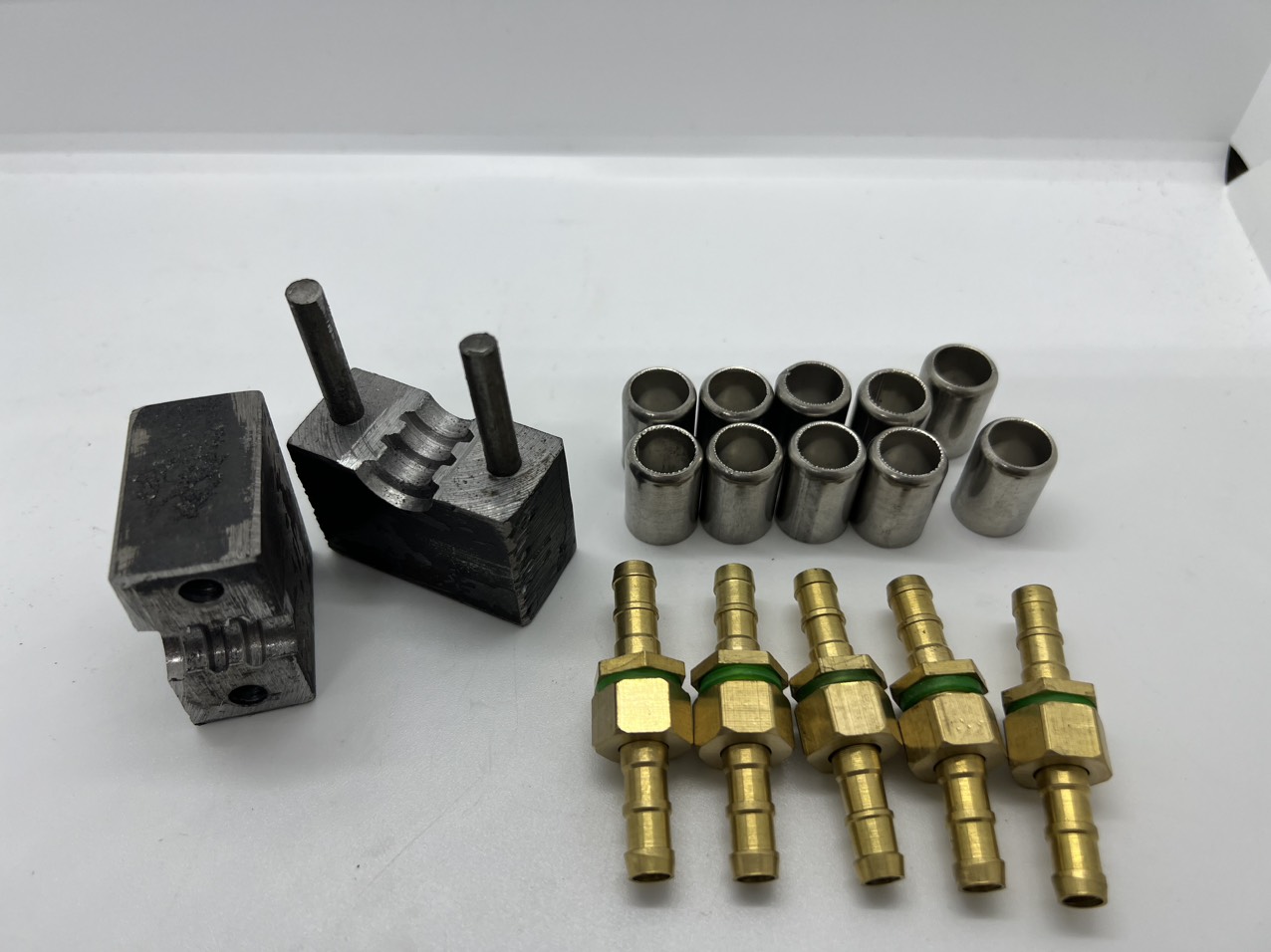 Bộ khuôn bấm đầu dây xịt rửa áp lực cao kèm 5 bộ nối đuôi chuột 8.5mm và 10 chén inox 15mm