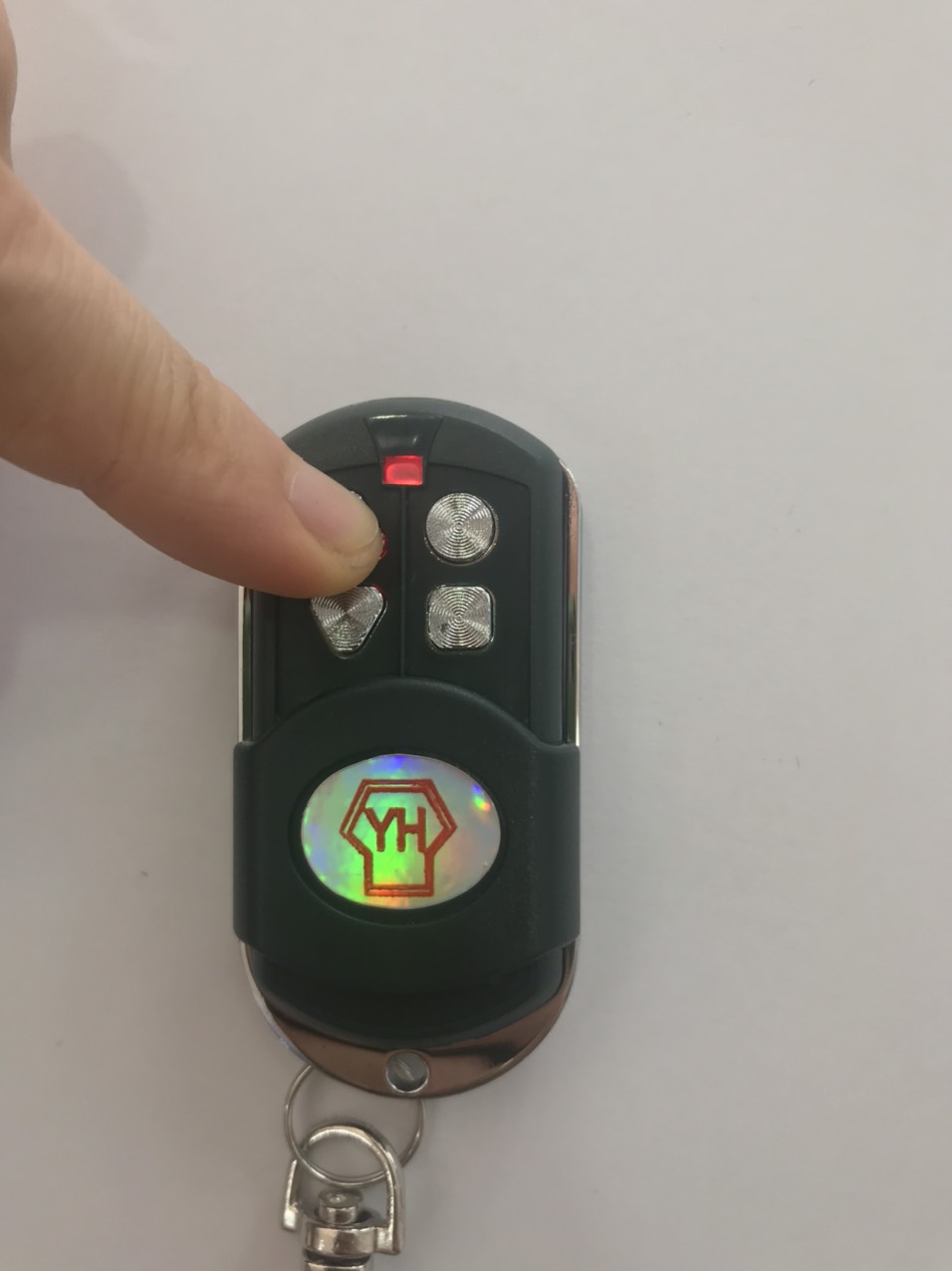 [HCM]TAY REMOTE CỬA CUỐN YH SÓNG 365 mhz đèn đỏ Taiwan