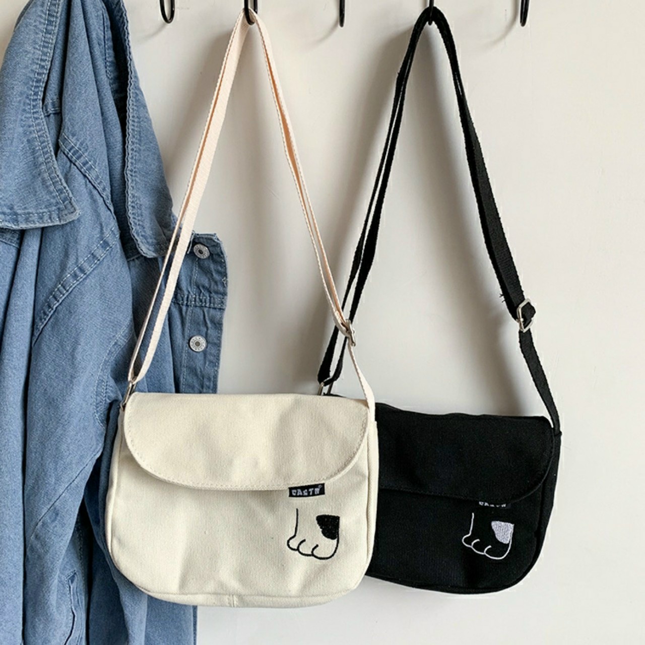 TÚI TOTE ĐEO CHÉO CANVAS NAM NỮ THÊU HÌNH DẤU CHÂN ĐI HỌC ĐI CHƠI ĐỰNG VỪA A4