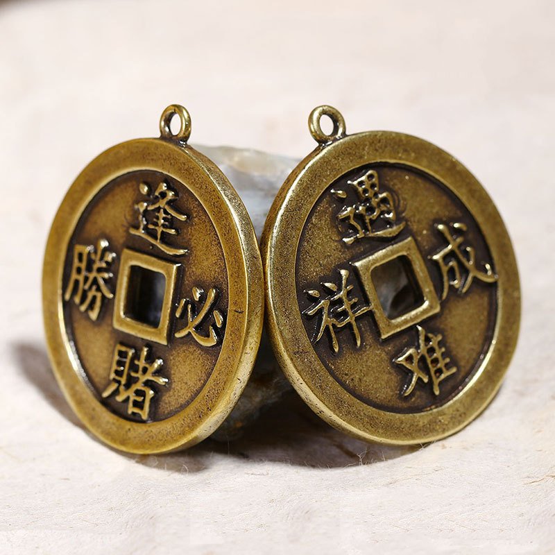 Tượng Nhỏ Phong Thủy Bằng Đồng Kiểu Dáng Hình Đồng Xu Cổ (Kích Thước: 4.1cm x 3.8cm)