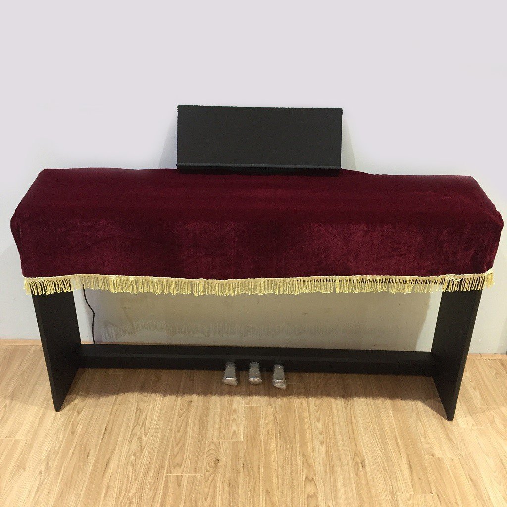 KHĂN PHỦ ĐÀN PIANO ĐIỆN MÀU NHUNG ĐỎ VÀ HỌA TIẾT HOA (TẶNG KÈM KẸP BẢN NHẠC)