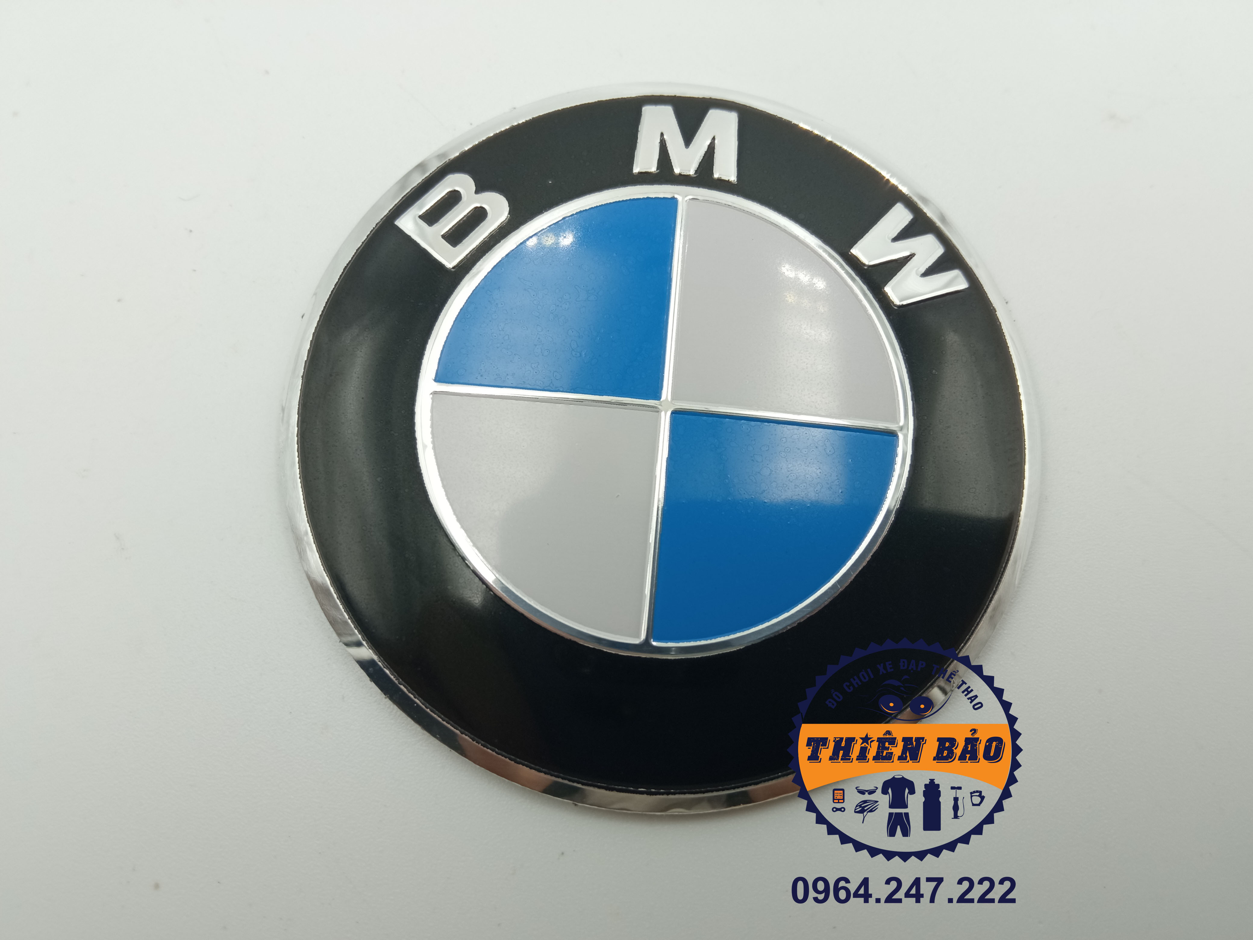 Decal dán xe, logo nhôm dán xe BMW, Tem nhôm dán xe BMW tròn viền đen in nổi #153