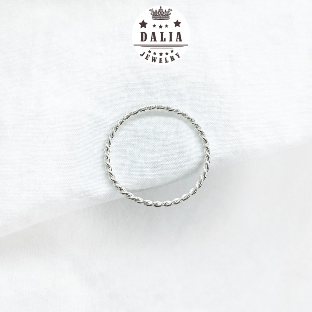 Nhẫn bạc ta DaLiA Jewelry dạng xoắn cá tính