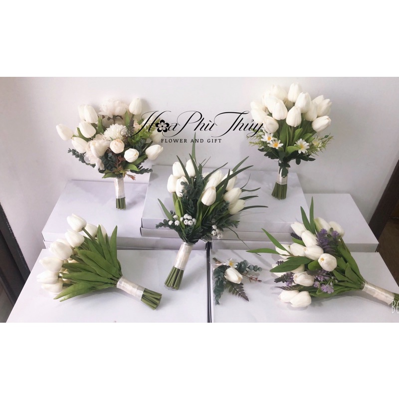Hoa cưới tulip cầm tay cô dâu cao cấp