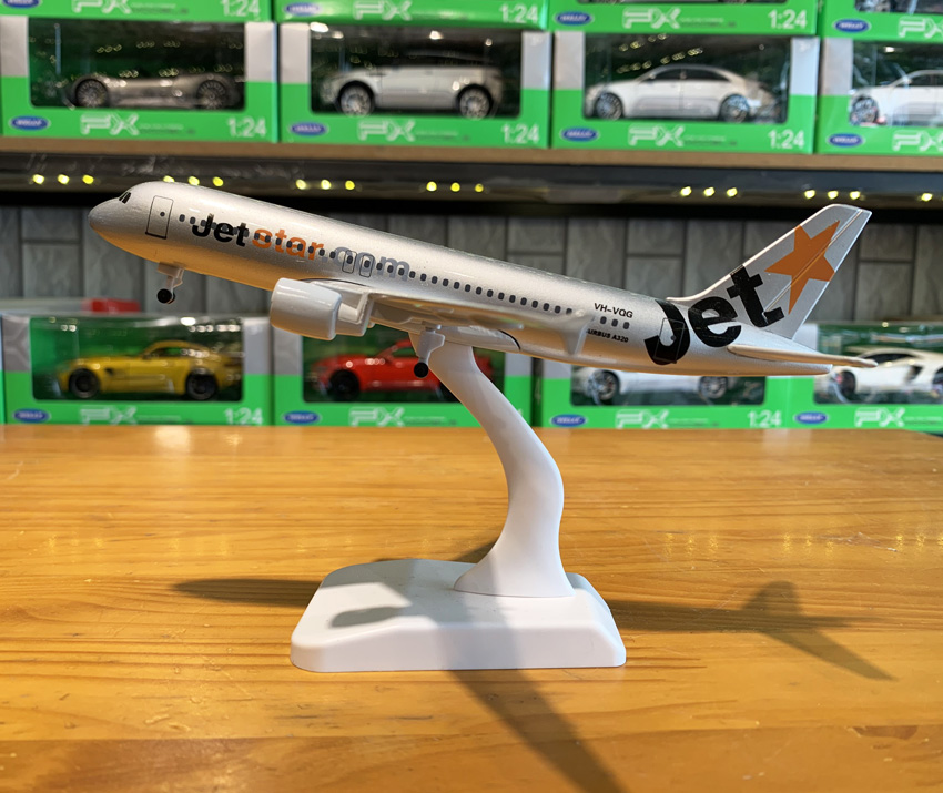 Mô hình trưng bày máy bay Airbus A330 Jetstar Pacific 20cm hãng Aircraft Model